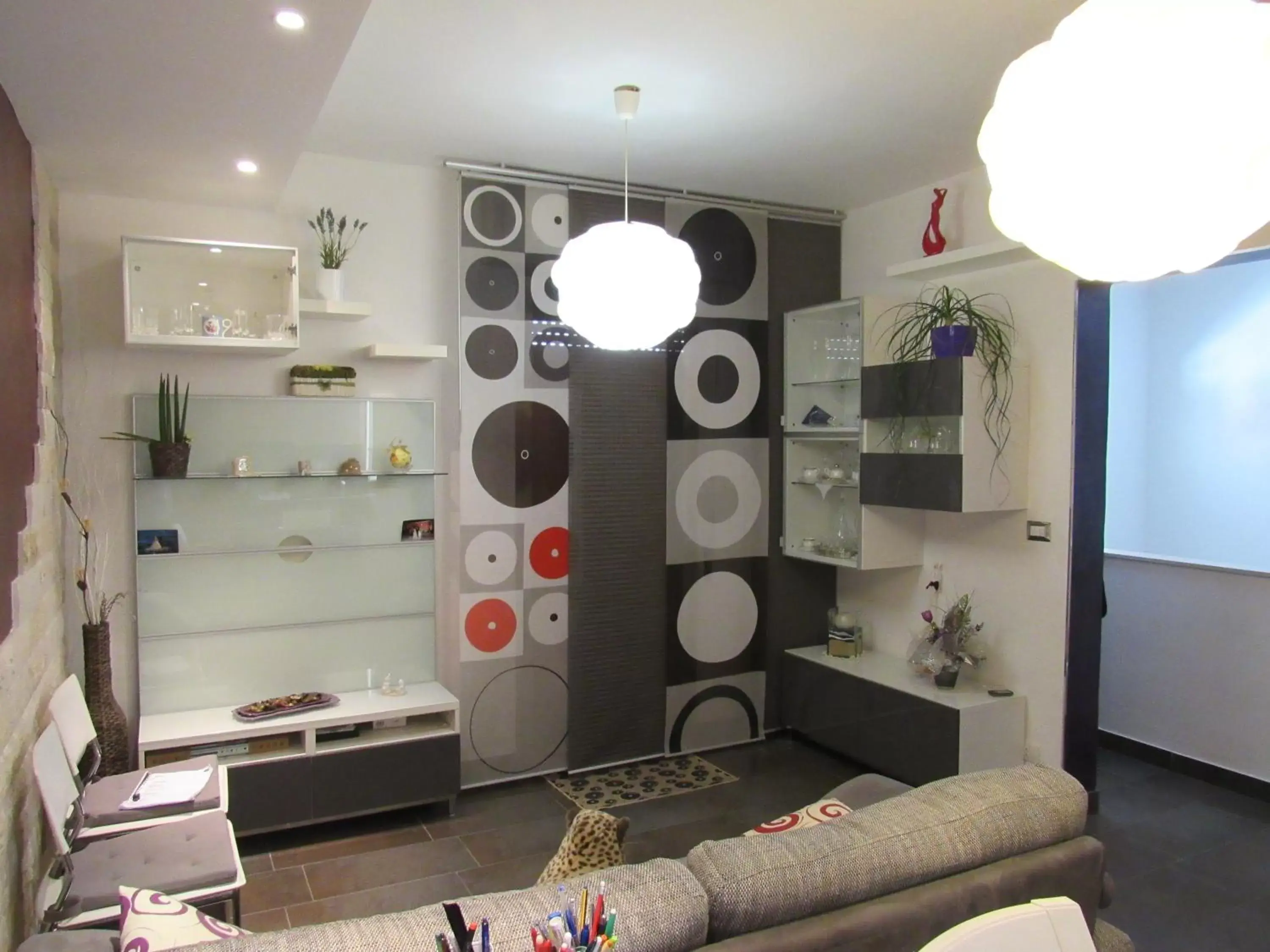 Communal lounge/ TV room, Bathroom in La Voce del Violino
