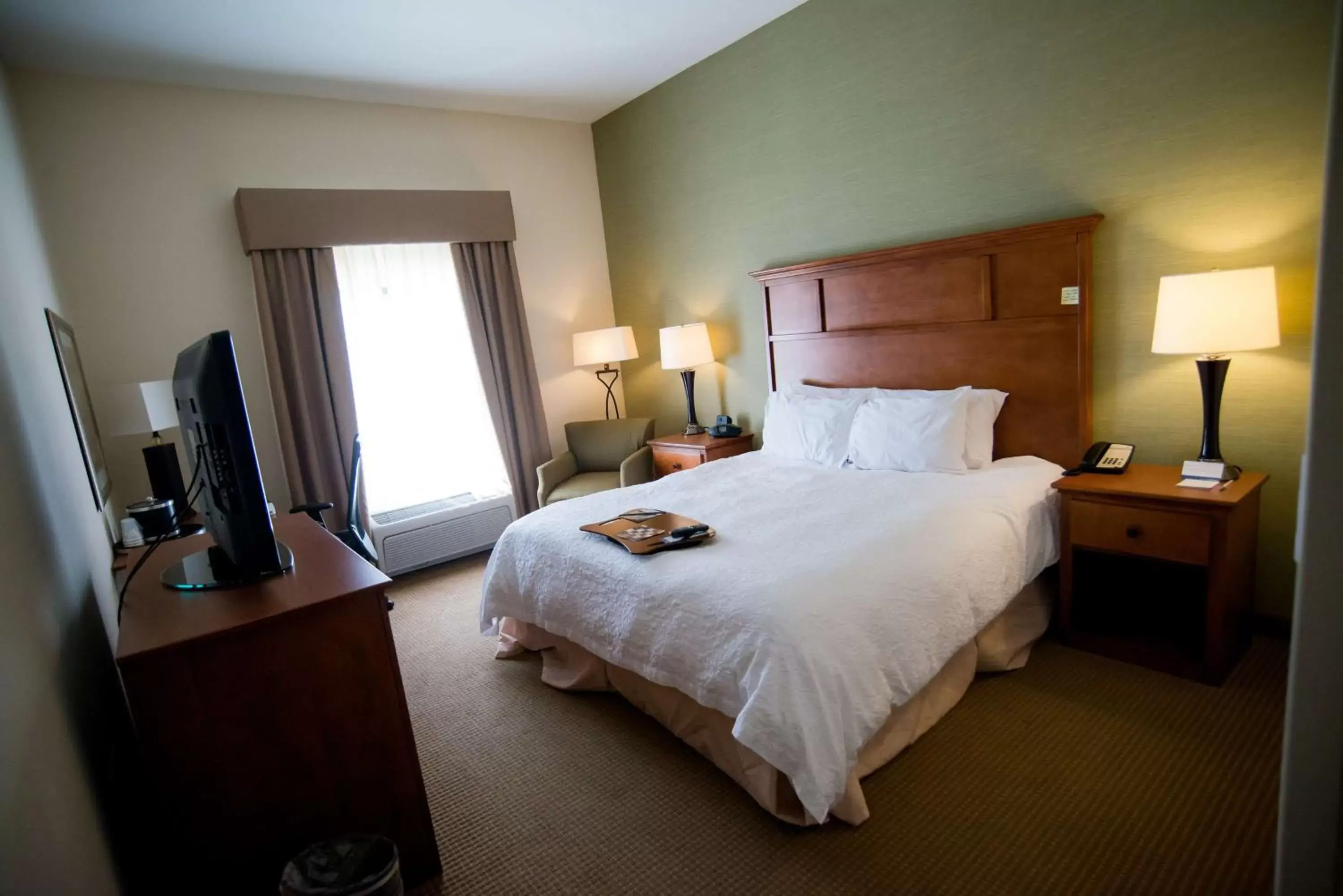 Bed in Hampton Inn & Suites Radcliff/Fort Knox