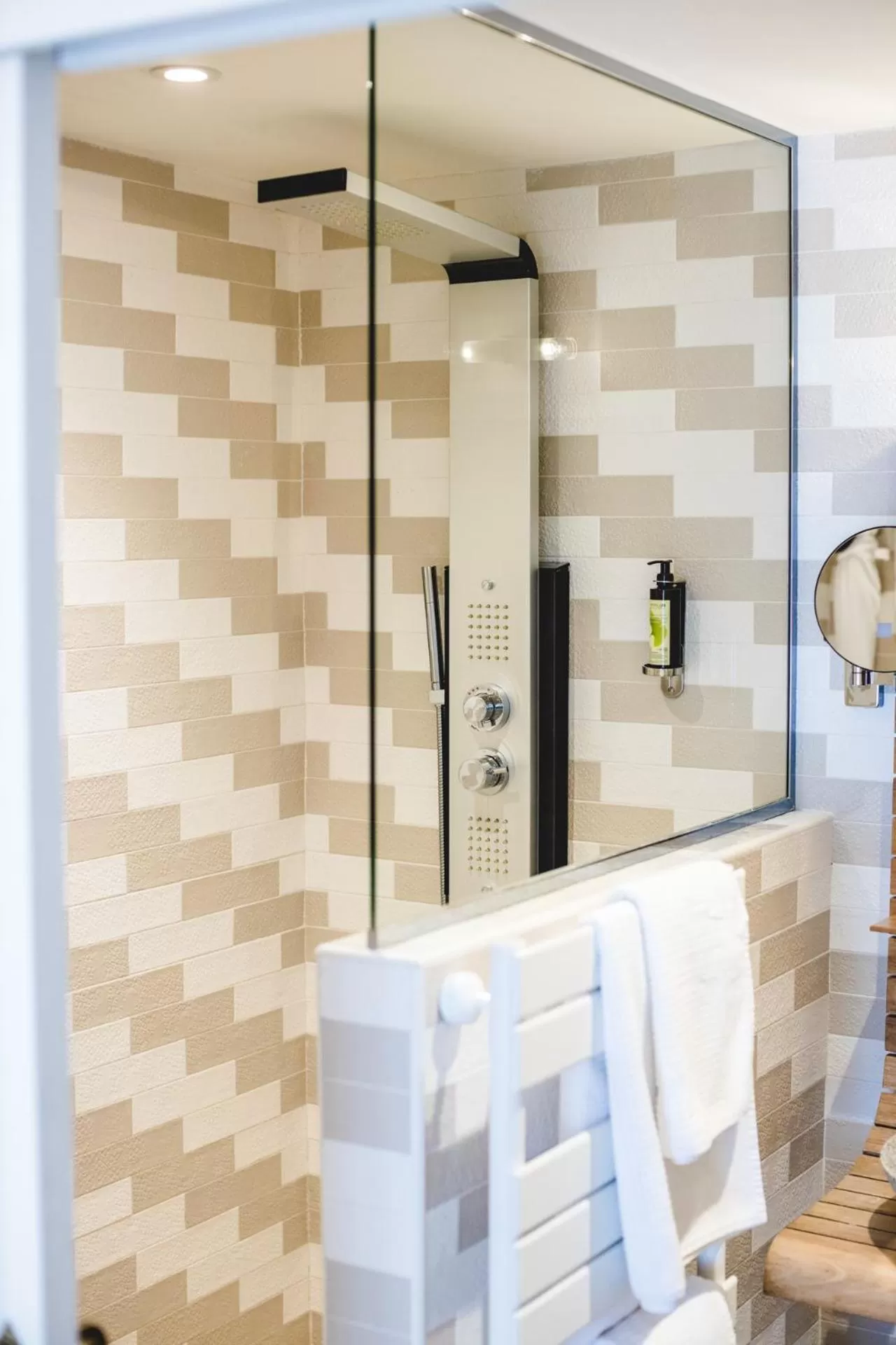 Shower, Bathroom in Le Petit Palais D'Aglae