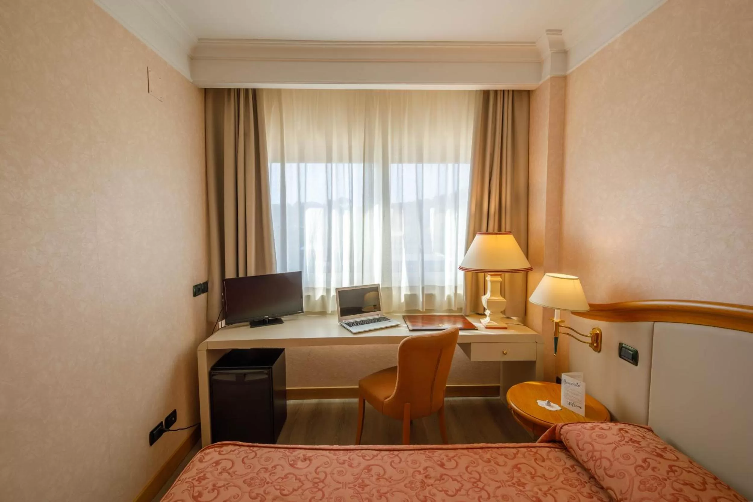 Bedroom, Bed in Perugia Plaza Hotel