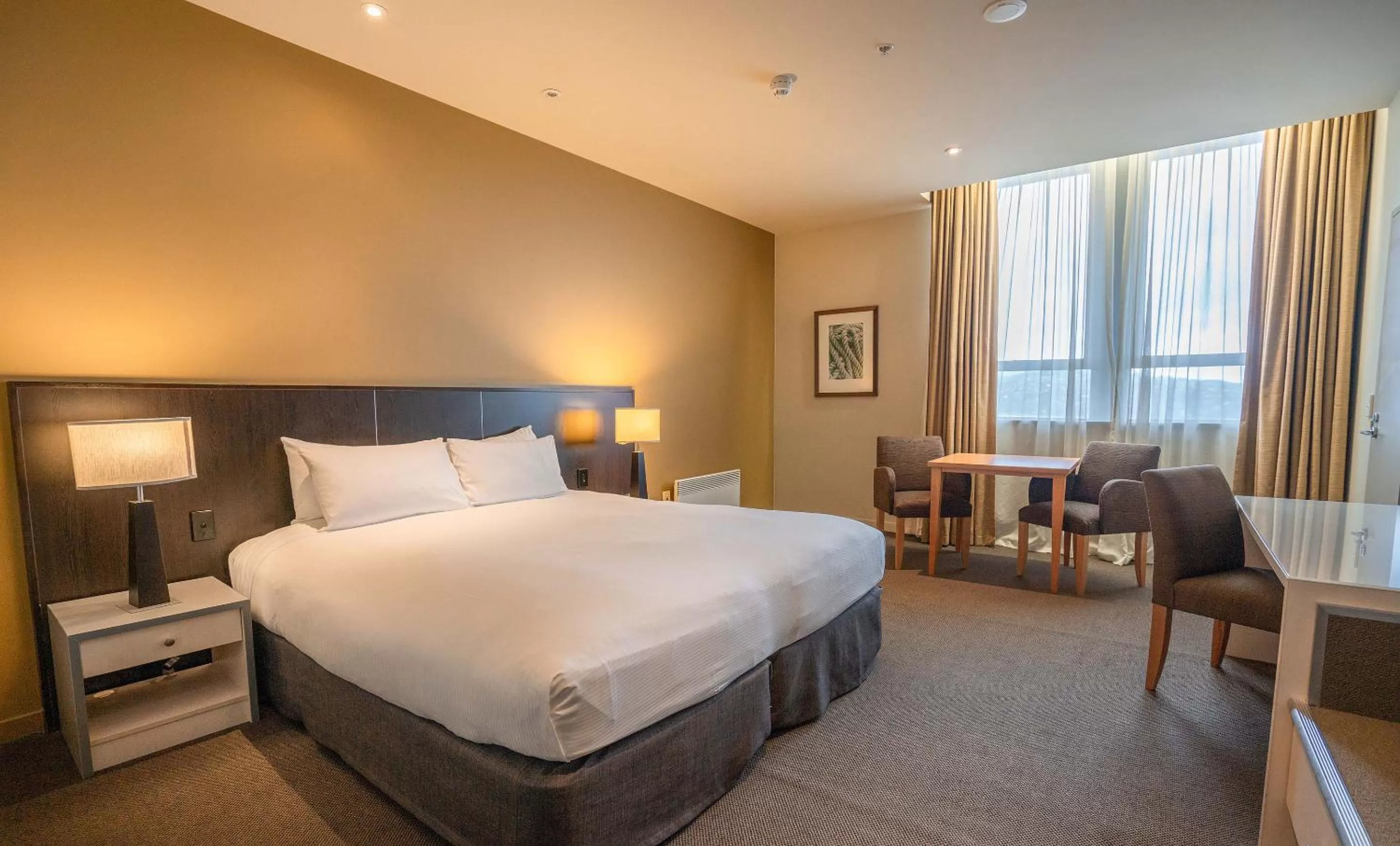 Photo of the whole room, Bed in Scenic Hotel Dunedin City