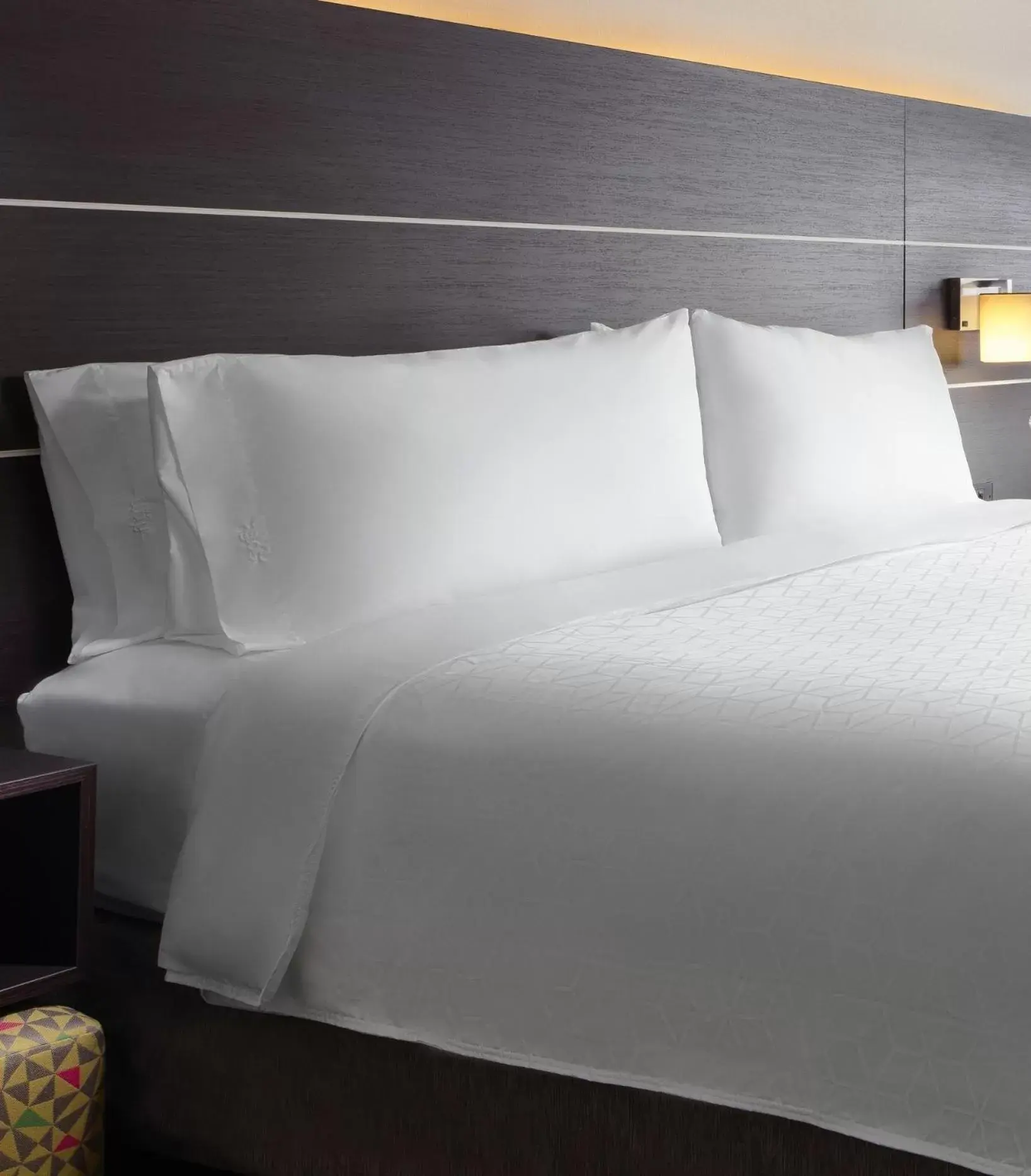 Bed in Holiday Inn Express Hotel & Suites Belmont, an IHG Hotel