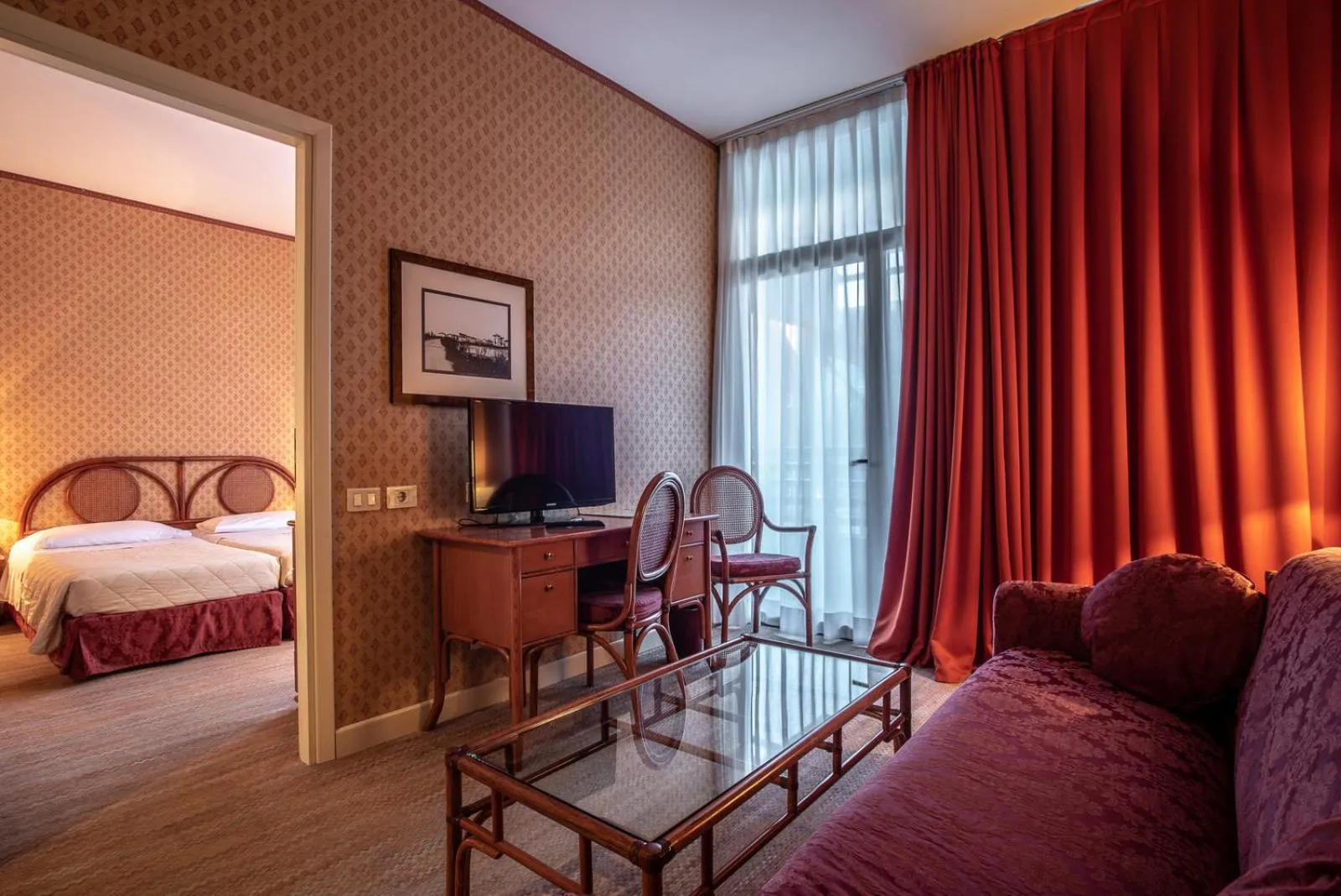 Photo of the whole room, Bed in Grand Hotel Astoria