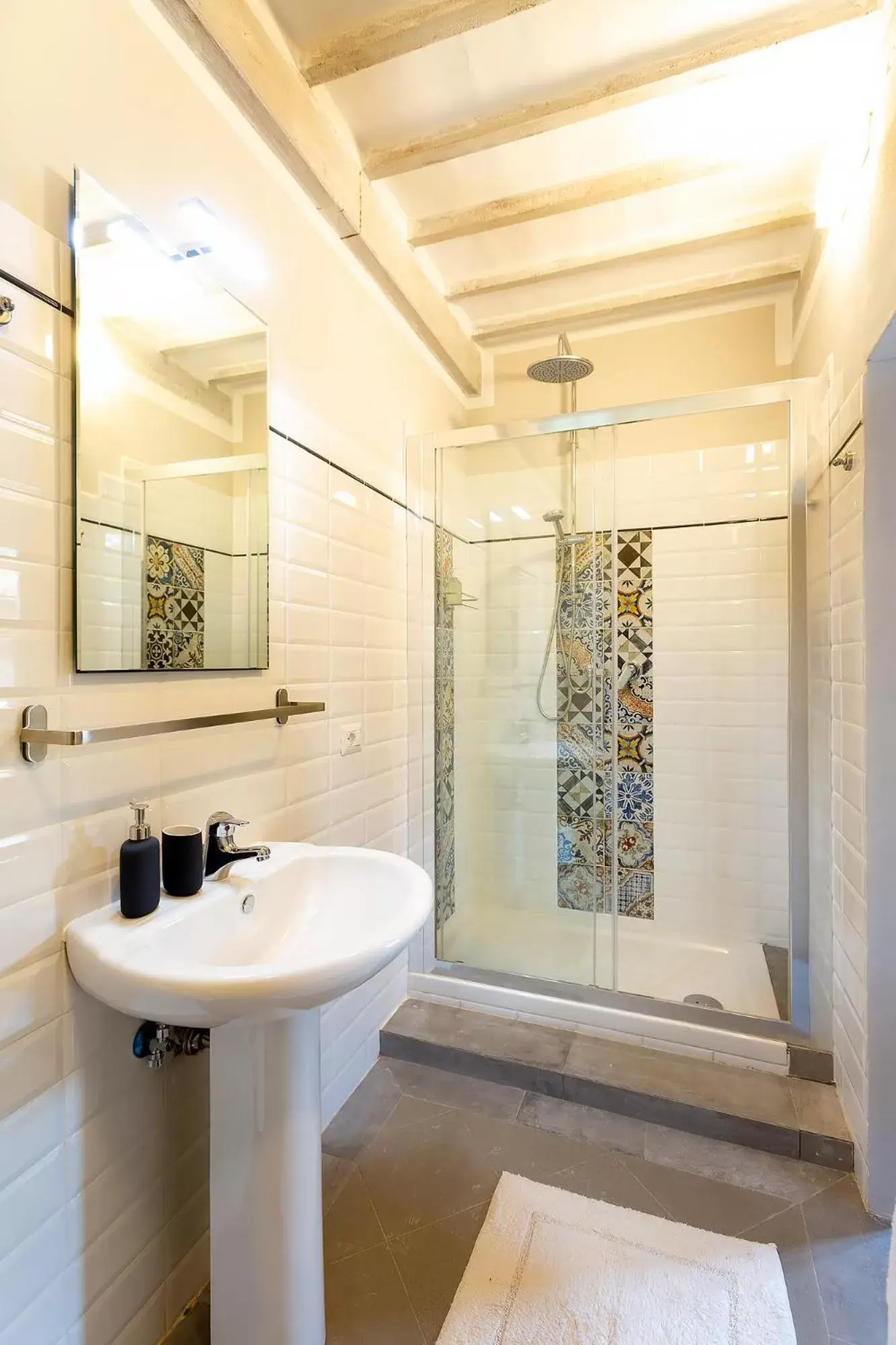 Shower, Bathroom in Casa Dreosti