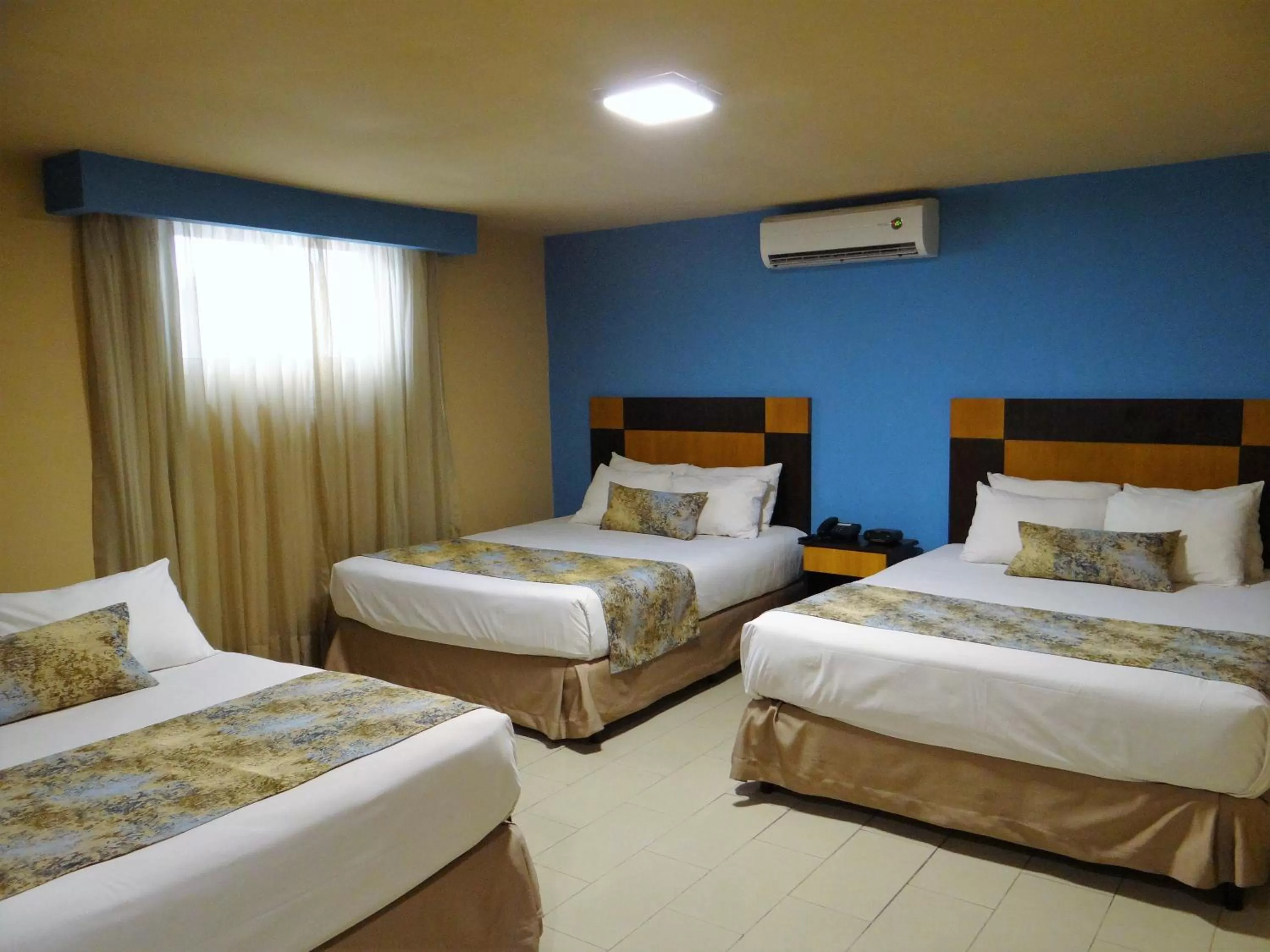 Bed in Metro Hotel Panama