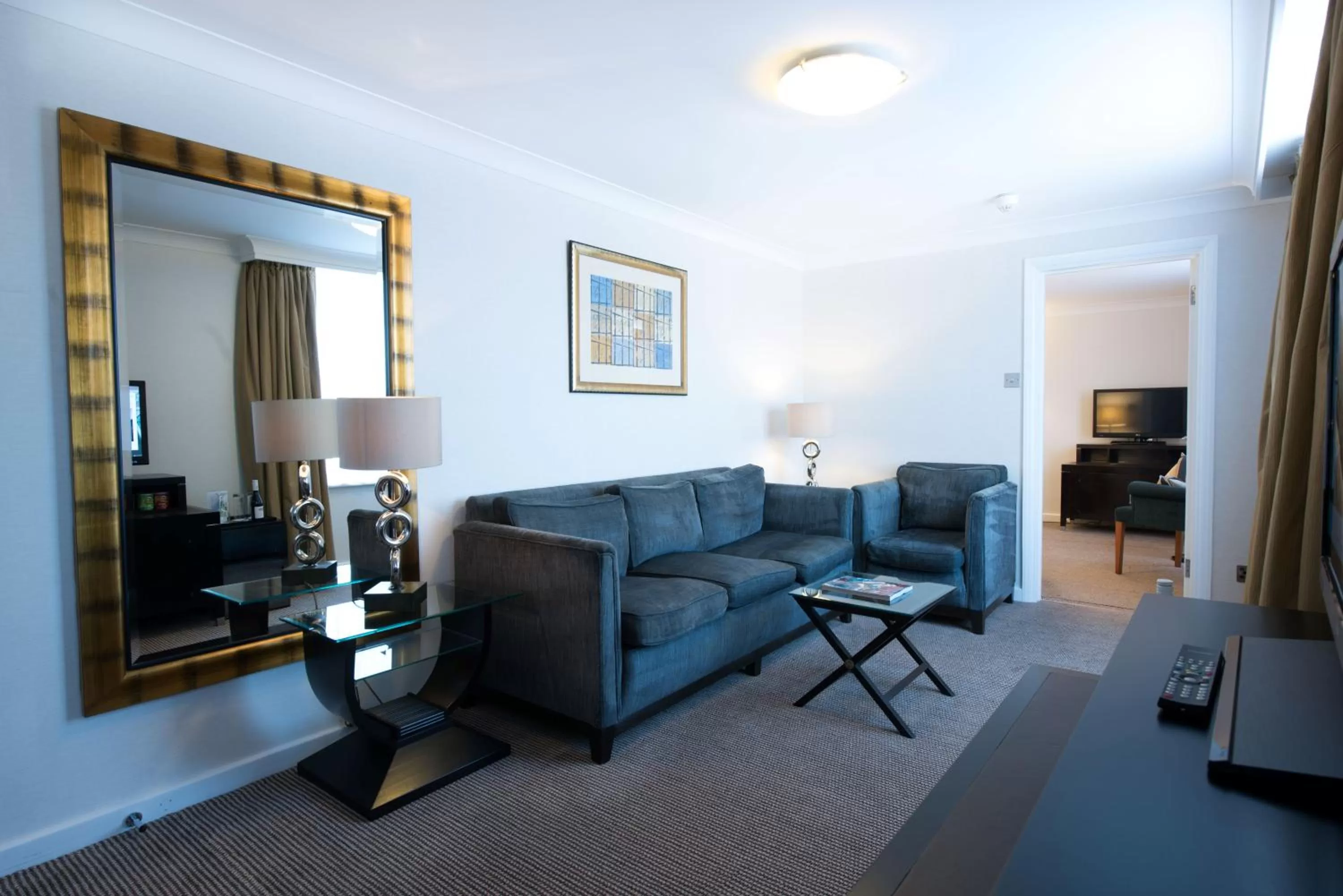 Photo of the whole room in Holiday Inn London Kensington High St. by IHG