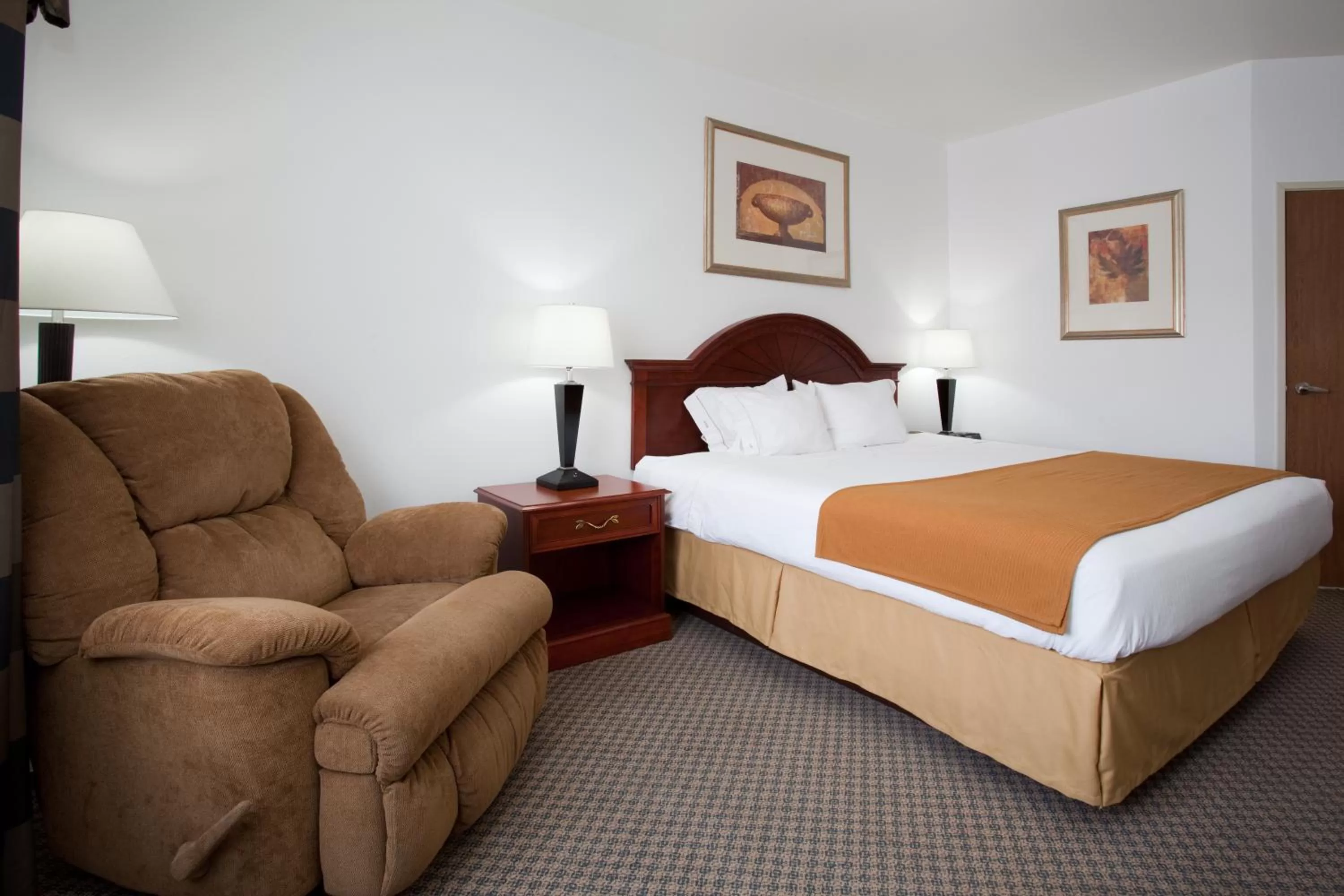 Bed in Wingate by Wyndham Eagle Vail Valley