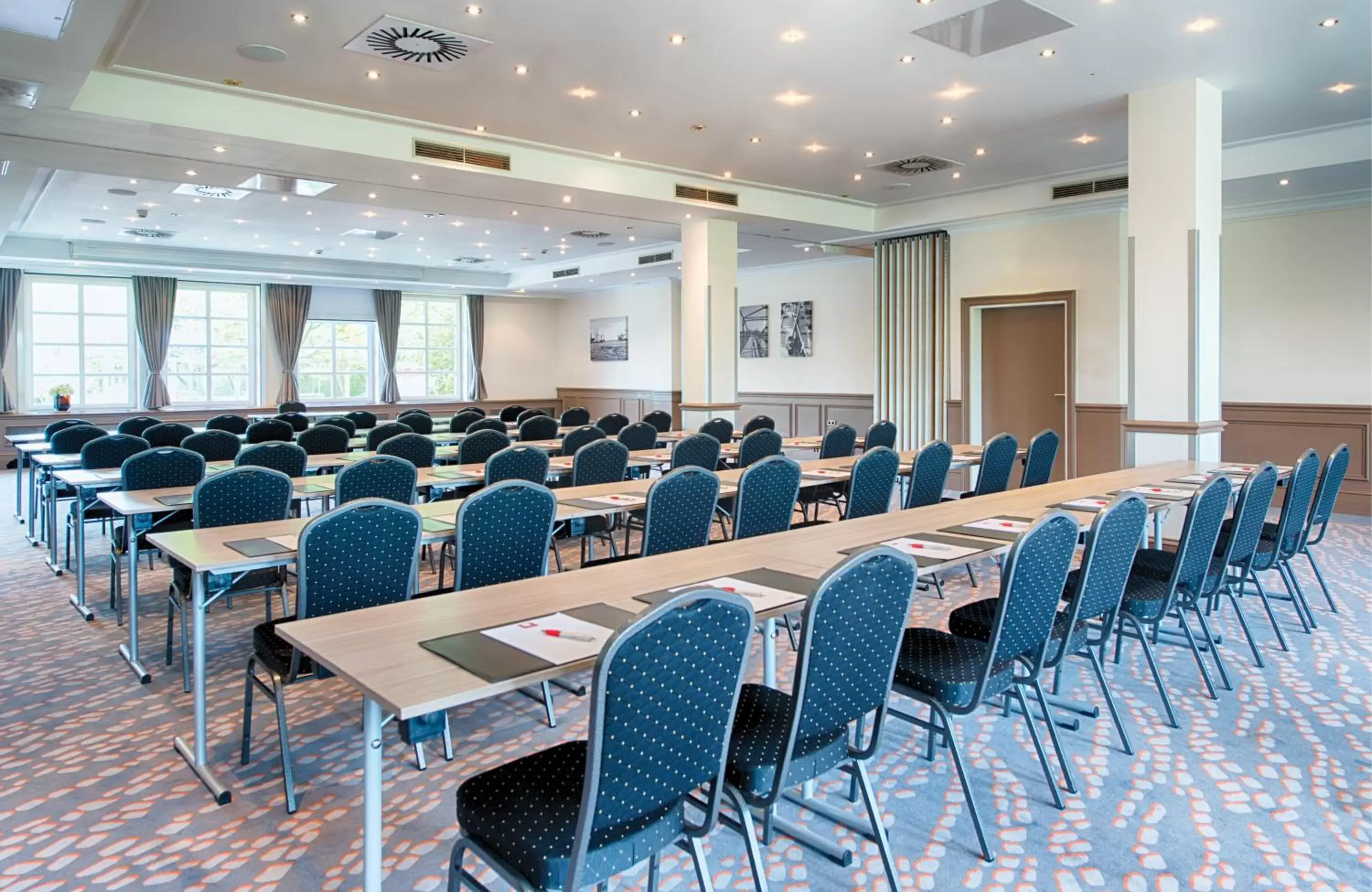 Meeting/conference room in Leonardo Hotel Hamburg Stillhorn