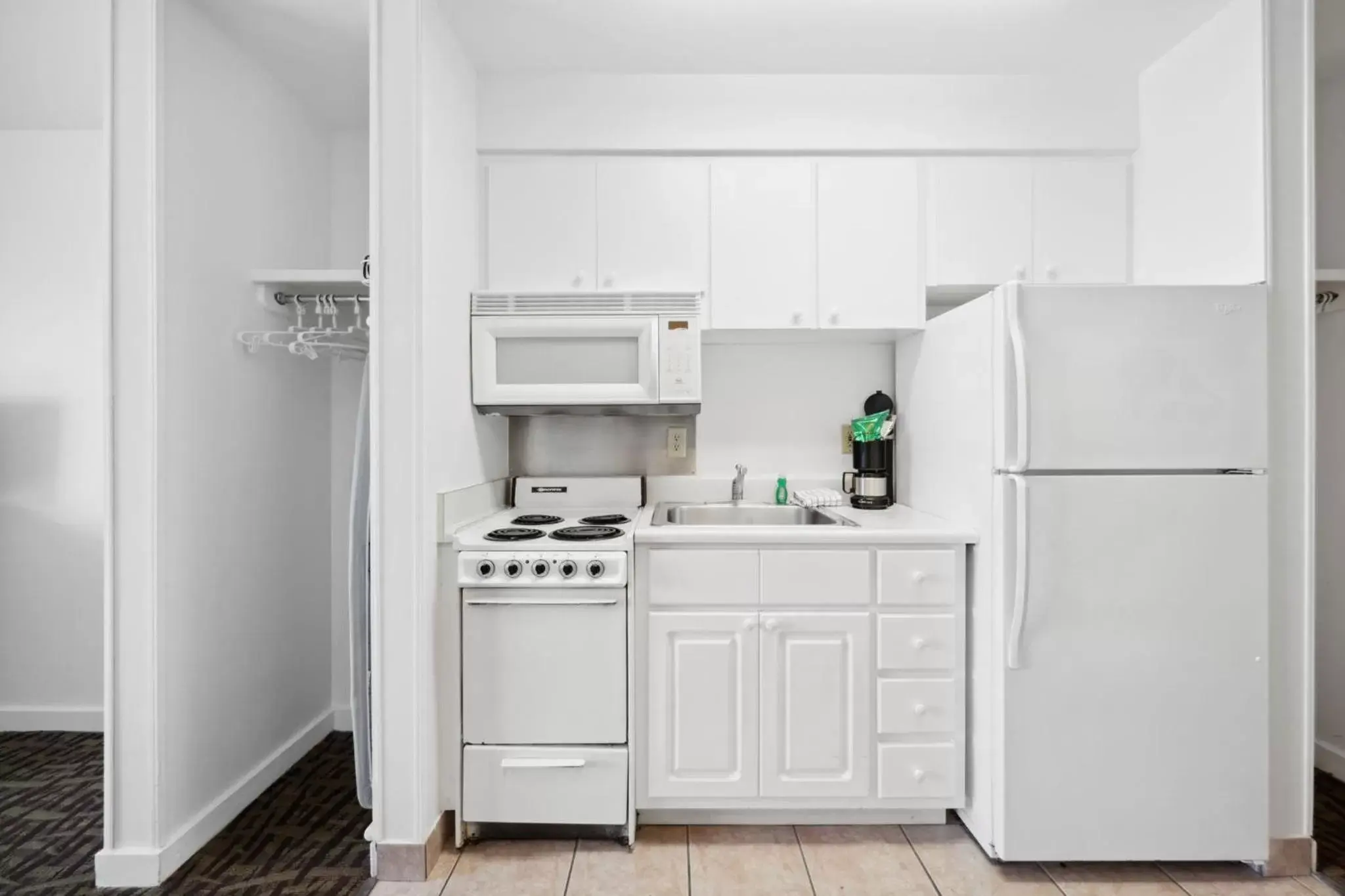 kitchen, Kitchen/Kitchenette in Beach Tower Beachfront Hotel, a By The Sea Resort