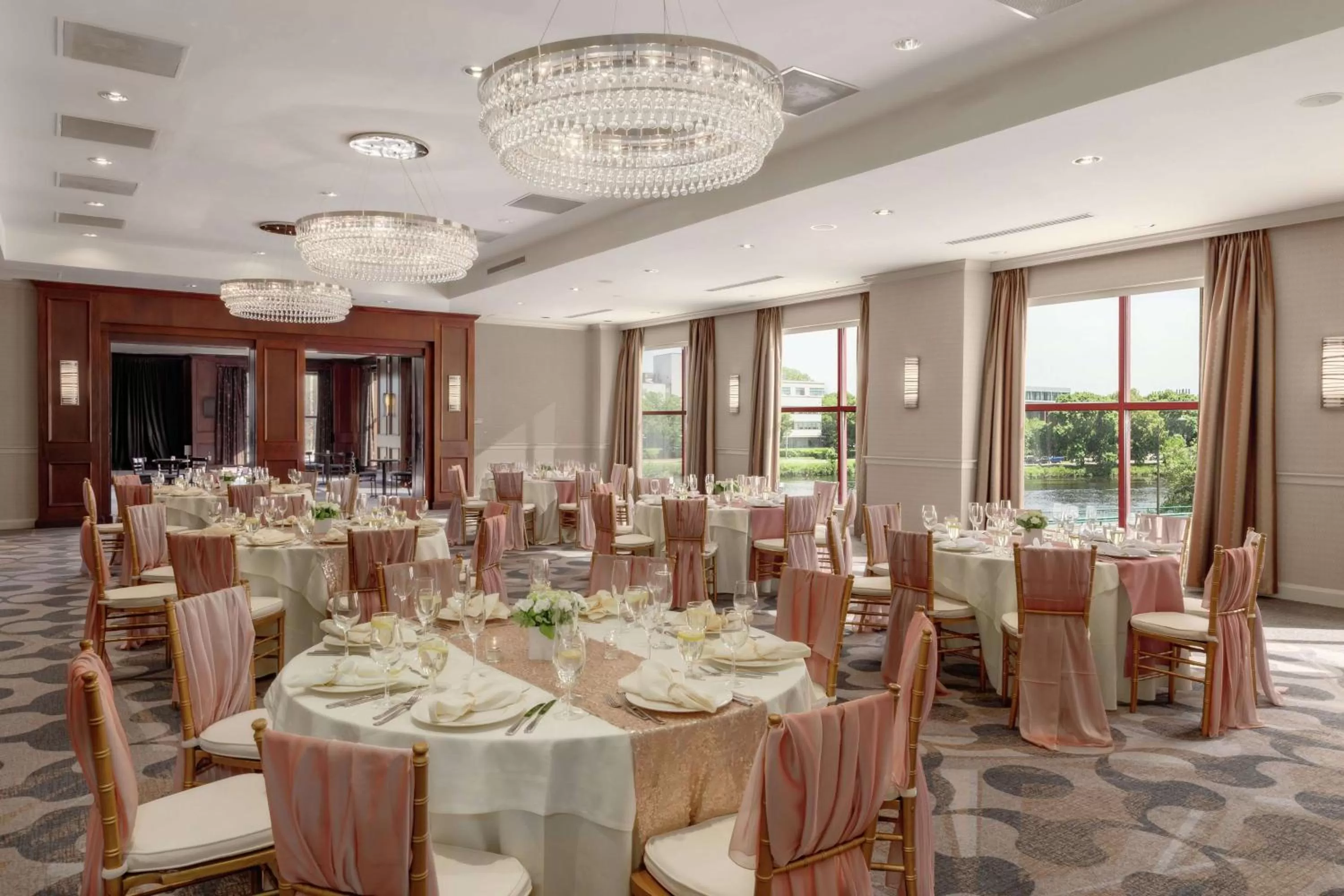 Meeting/conference room in DoubleTree Suites by Hilton Hotel Boston - Cambridge