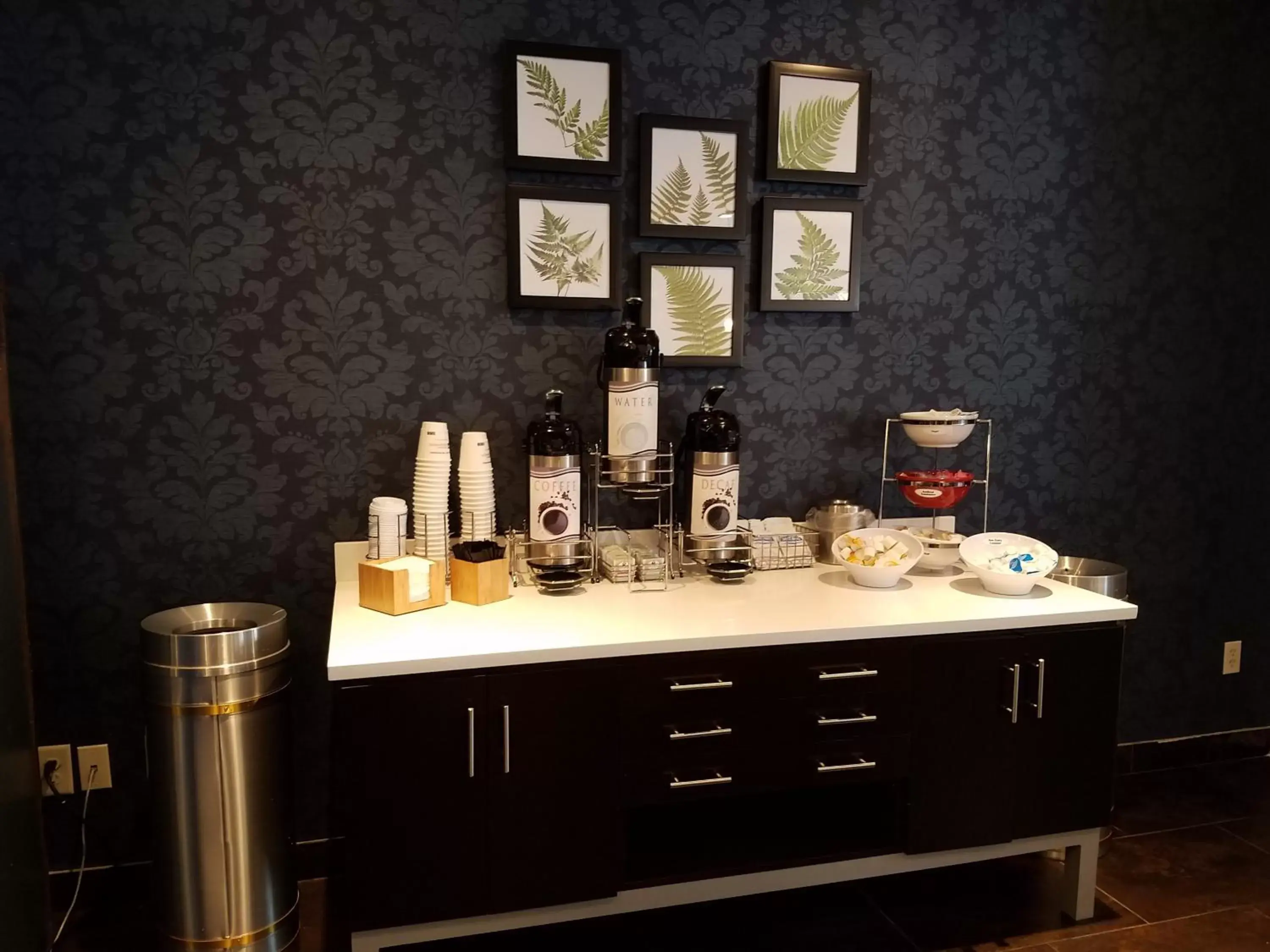 Coffee/tea facilities, Bathroom in Best Western Plus Fairburn Atlanta Southwest