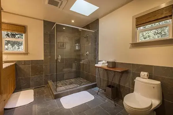 Bathroom in Heritage House Resort & Spa