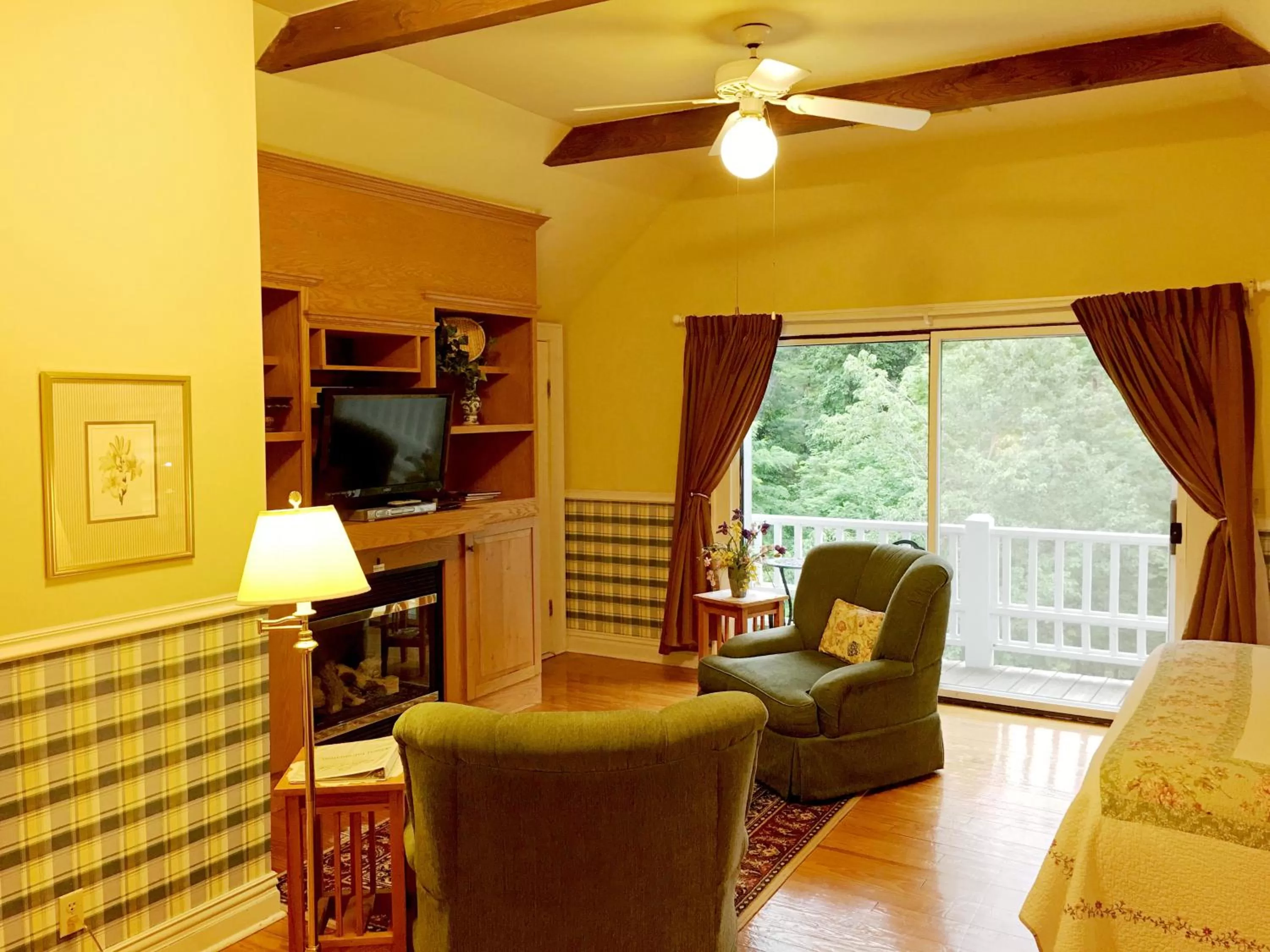 Balcony/Terrace in Highland Lake Inn & Resort - Flat Rock