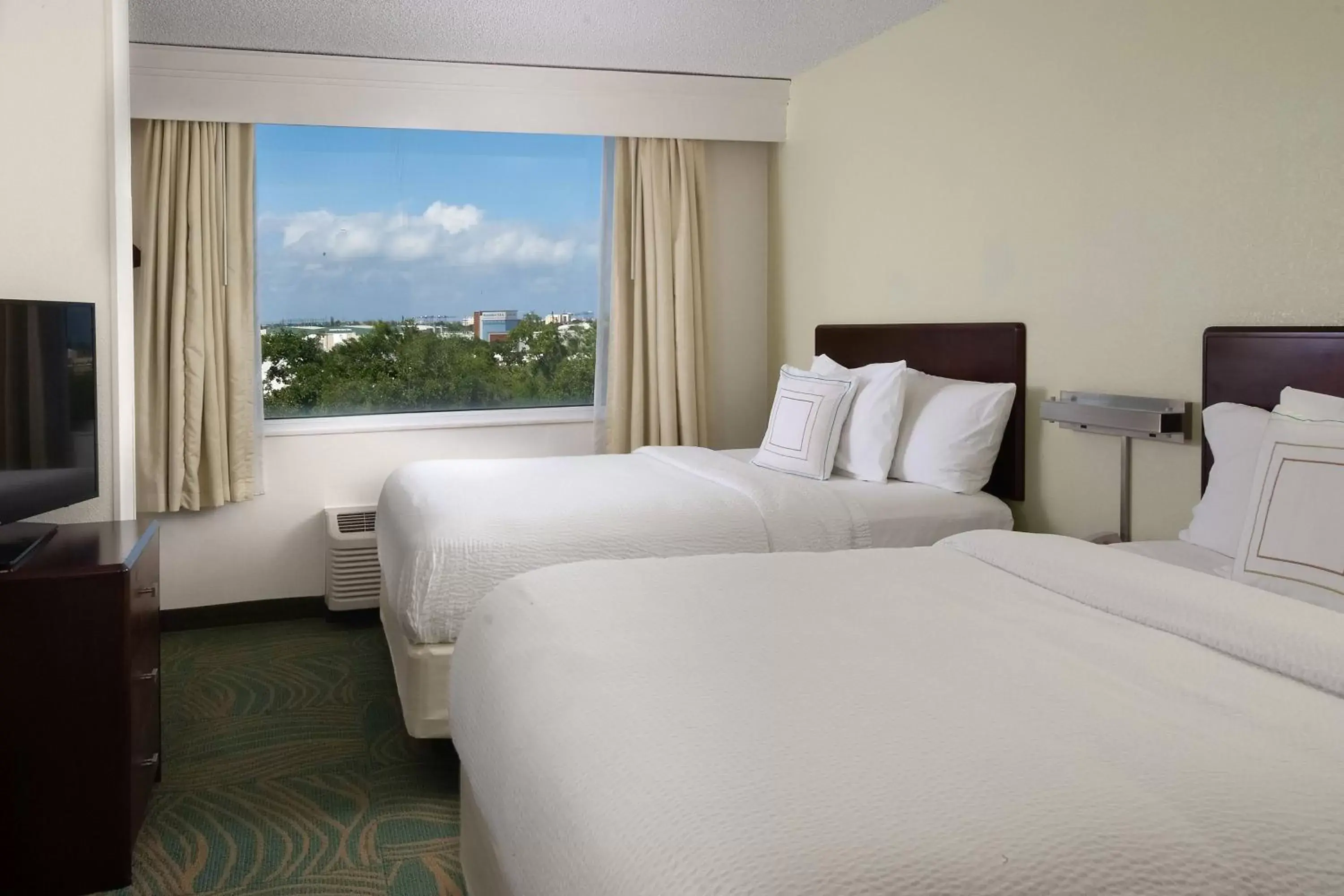 Photo of the whole room, Bed in SpringHill Suites Fort Lauderdale Airport