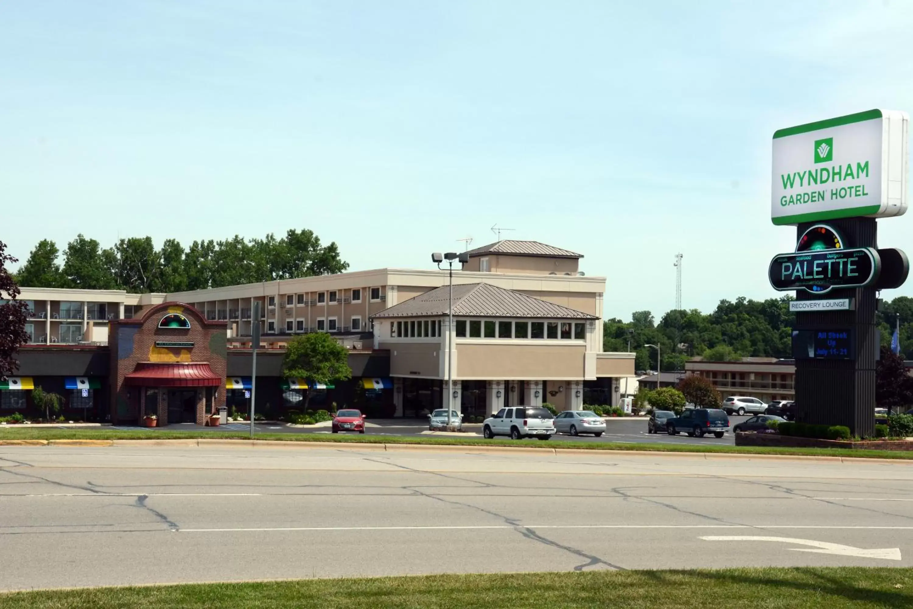 Property building in Wyndham Garden Warsaw Property building in Wyndham Garden Warsaw
