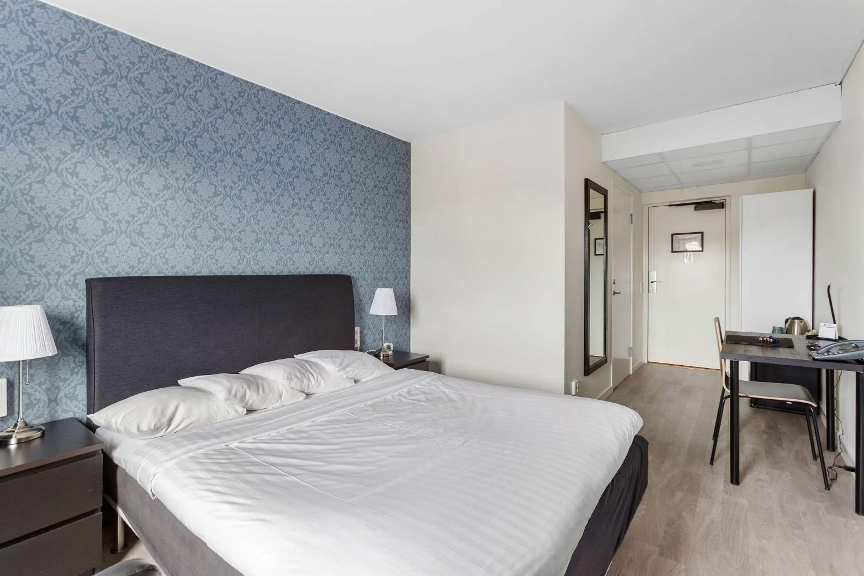 Bedroom, Bed in Best Western Hotel Tranas Statt