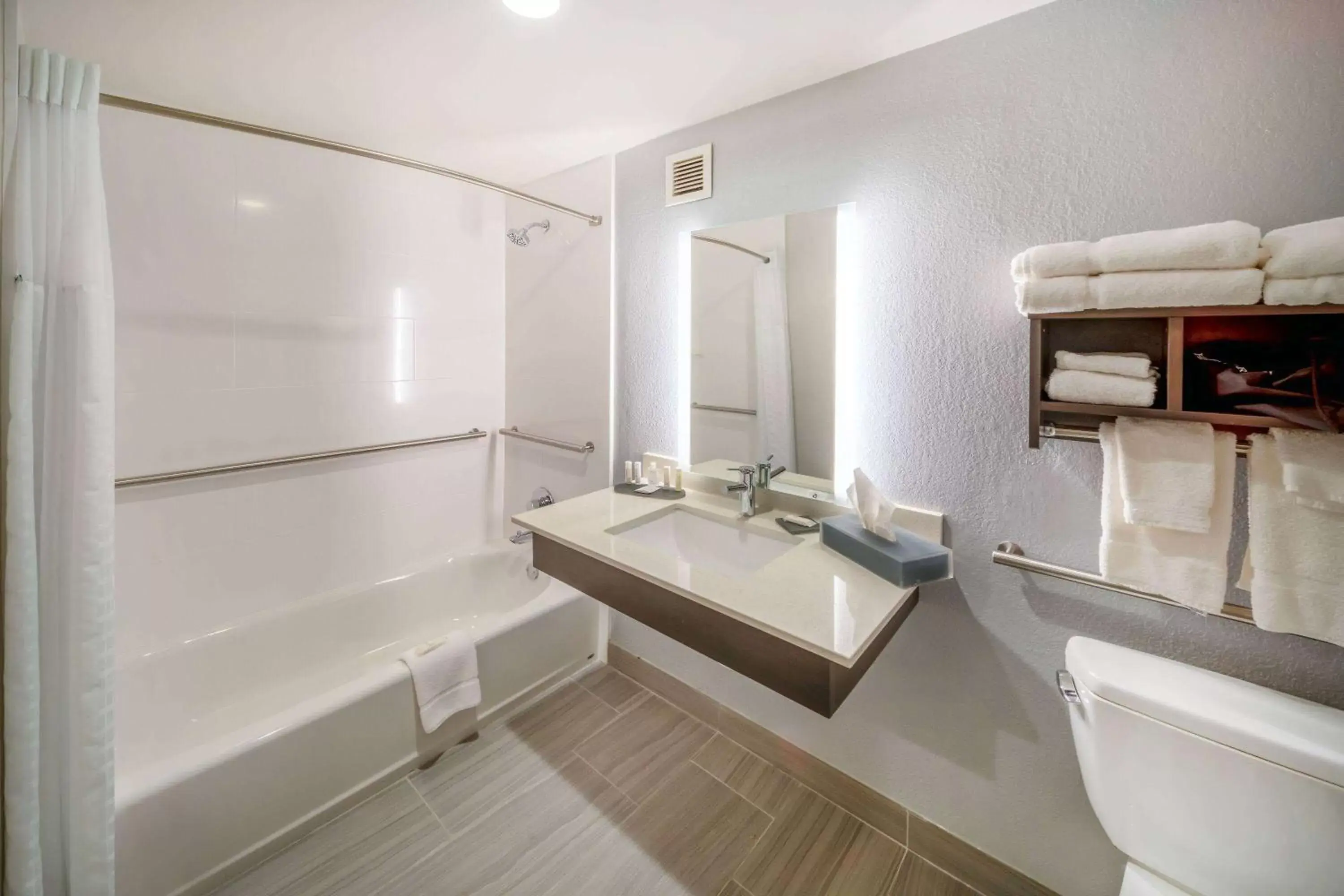 Bathroom in La Quinta by Wyndham Jonesboro