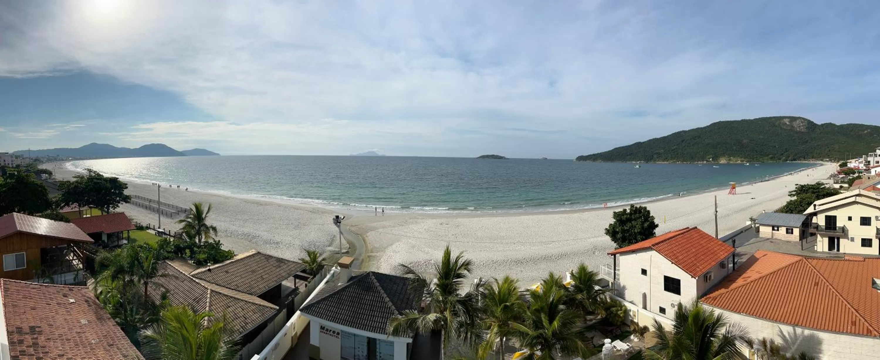Beach in Golfinhos Apart Hotel