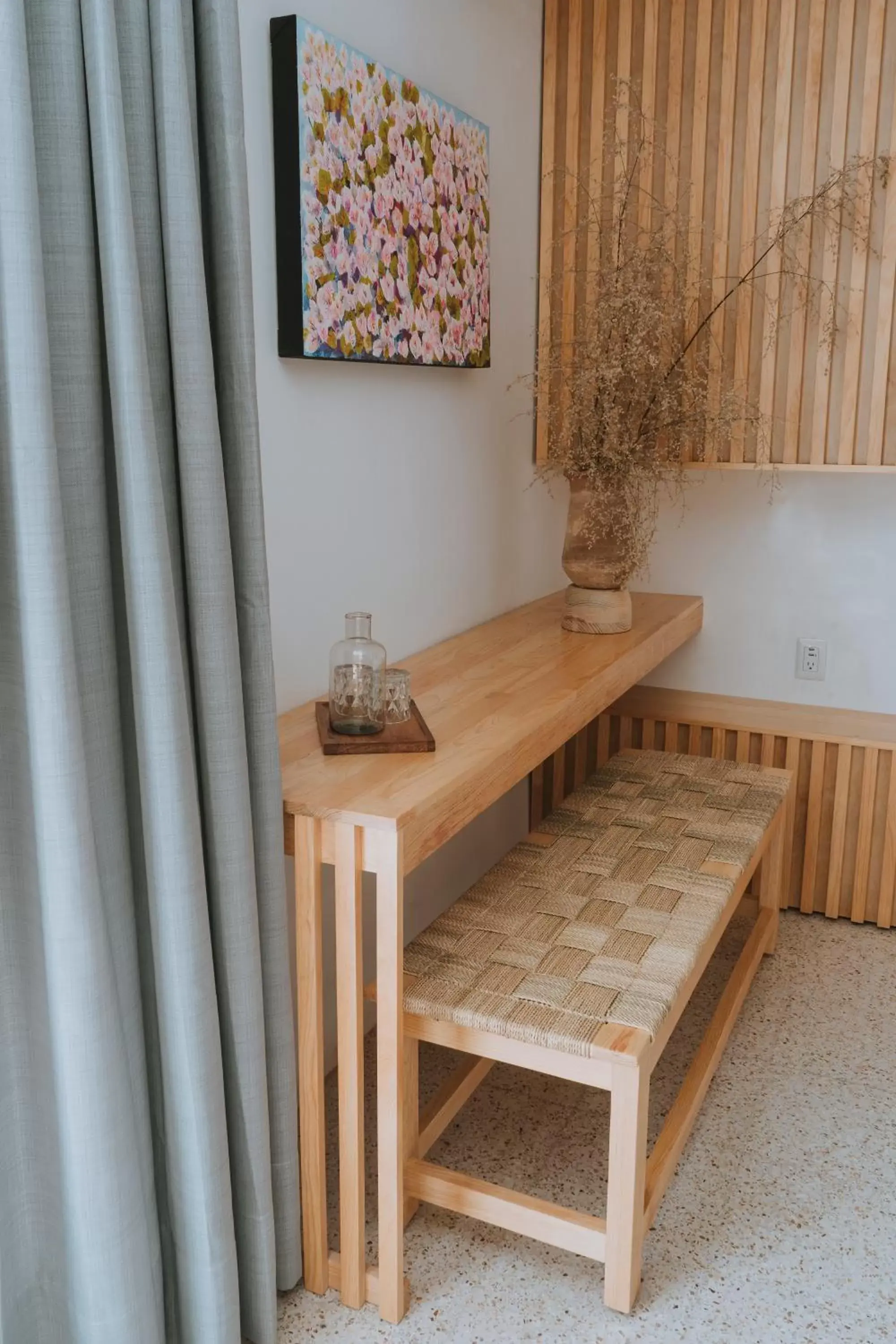 Seating area, TV/Entertainment Center in Hotel Casa de Arte Gallery and Pool