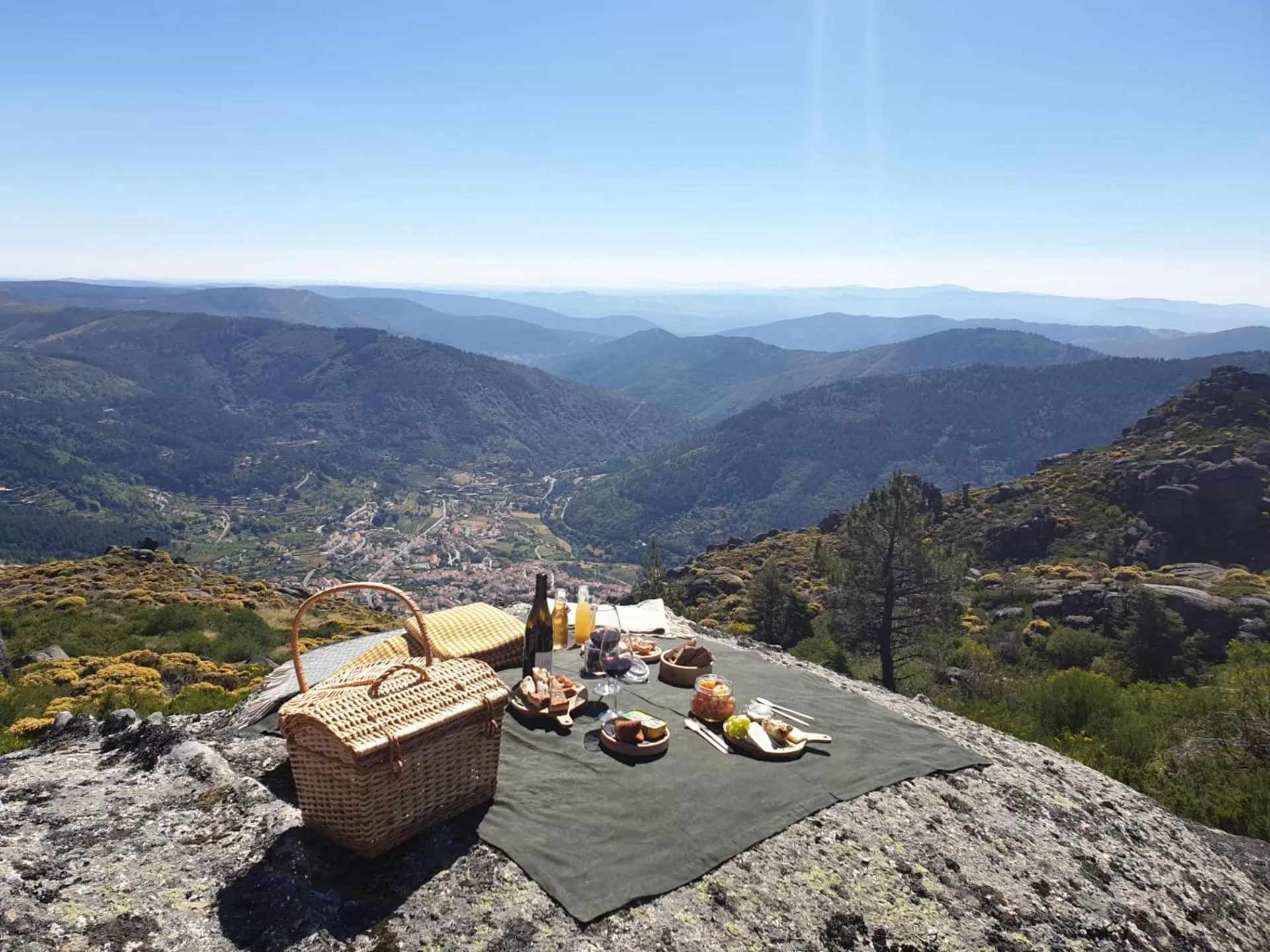 Hiking in Casa de São Lourenço - Burel Panorama Hotel - member of Relais & Châteaux