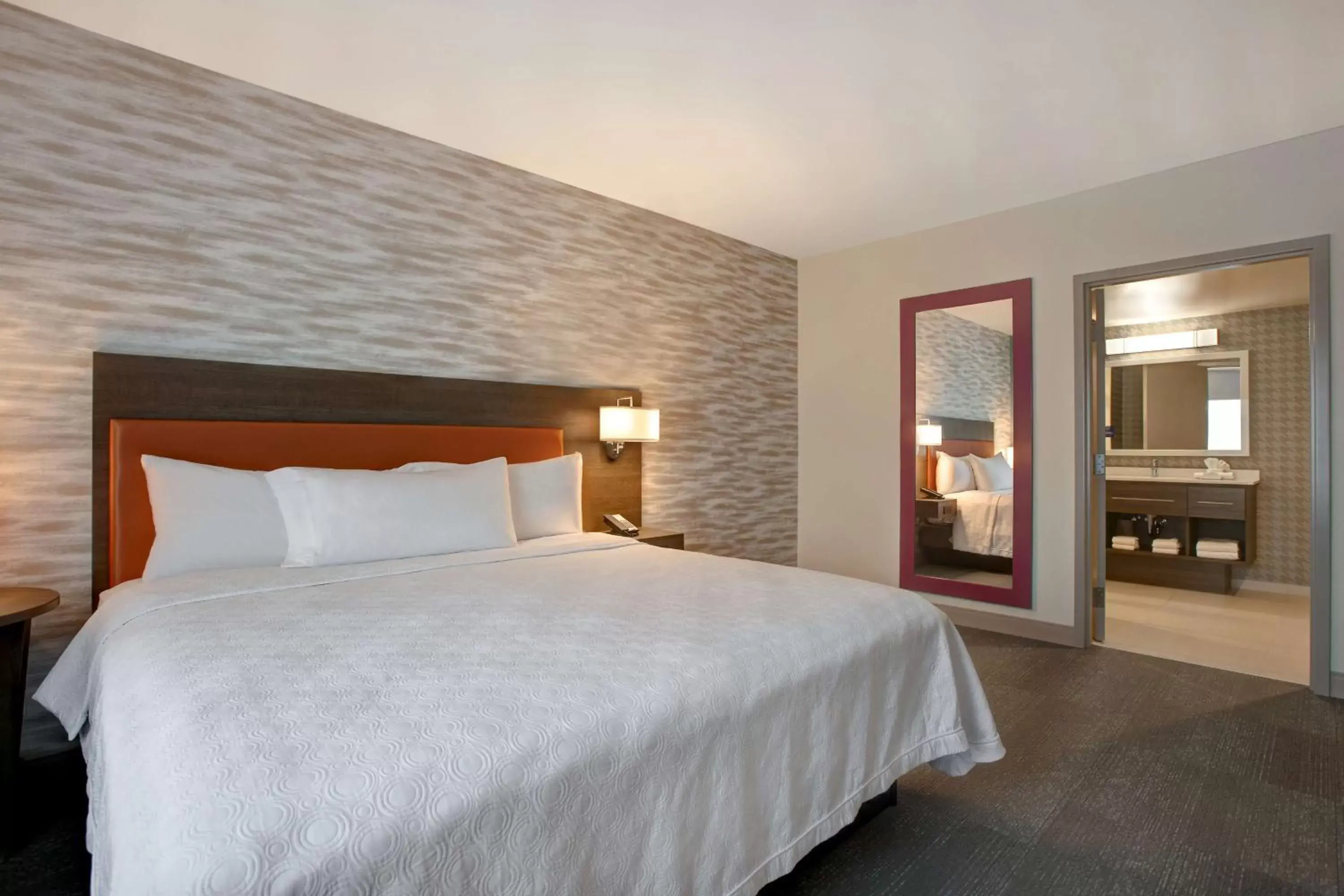 Bed in Home2 Suites By Hilton Carmel Indianapolis