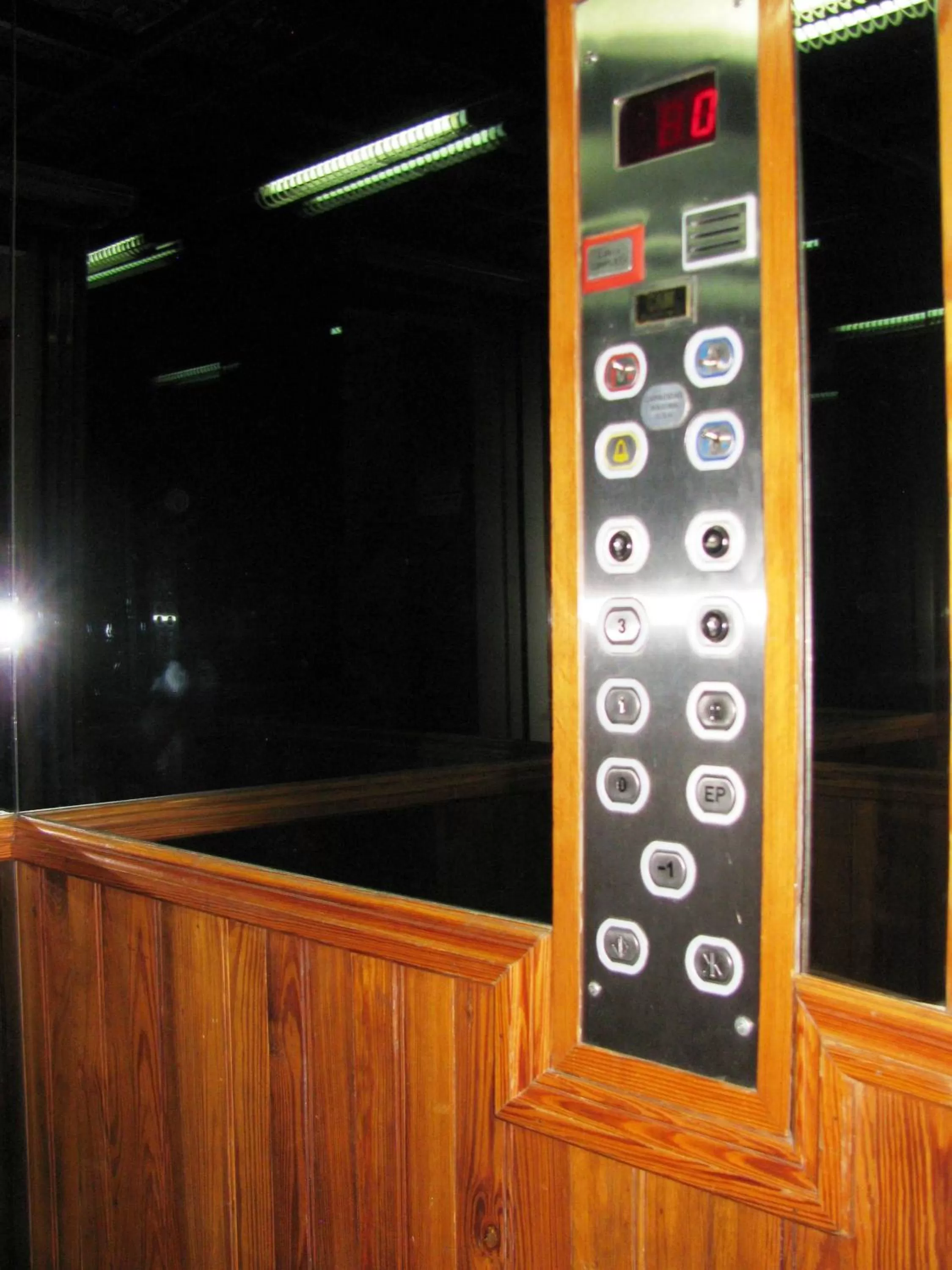elevator in Hotel Xumec Mendoza Centro