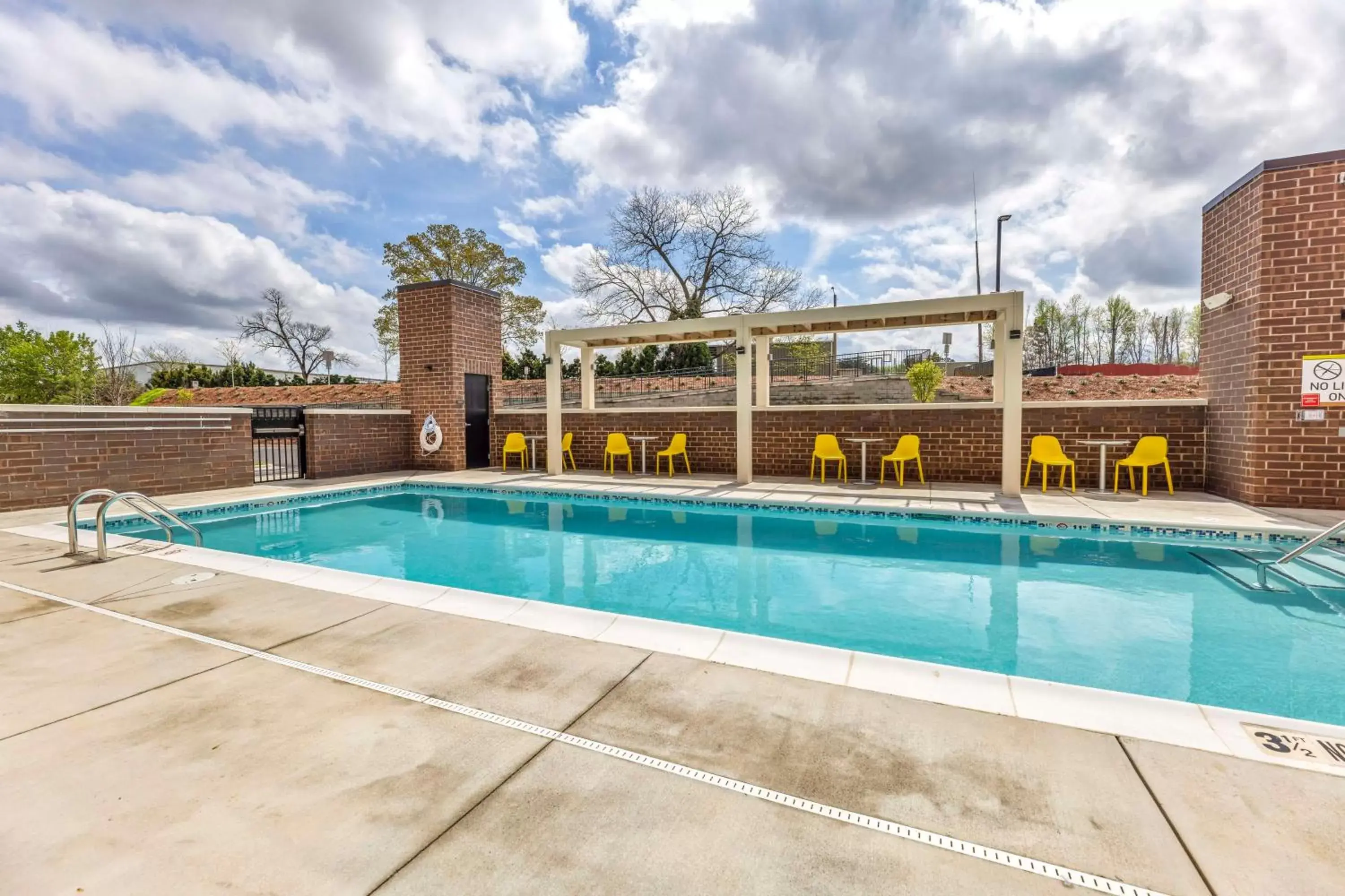 Pool view in Home2 Suites By Hilton Raleigh State Arena Pool view in Home2 Suites By Hilton Raleigh State Arena