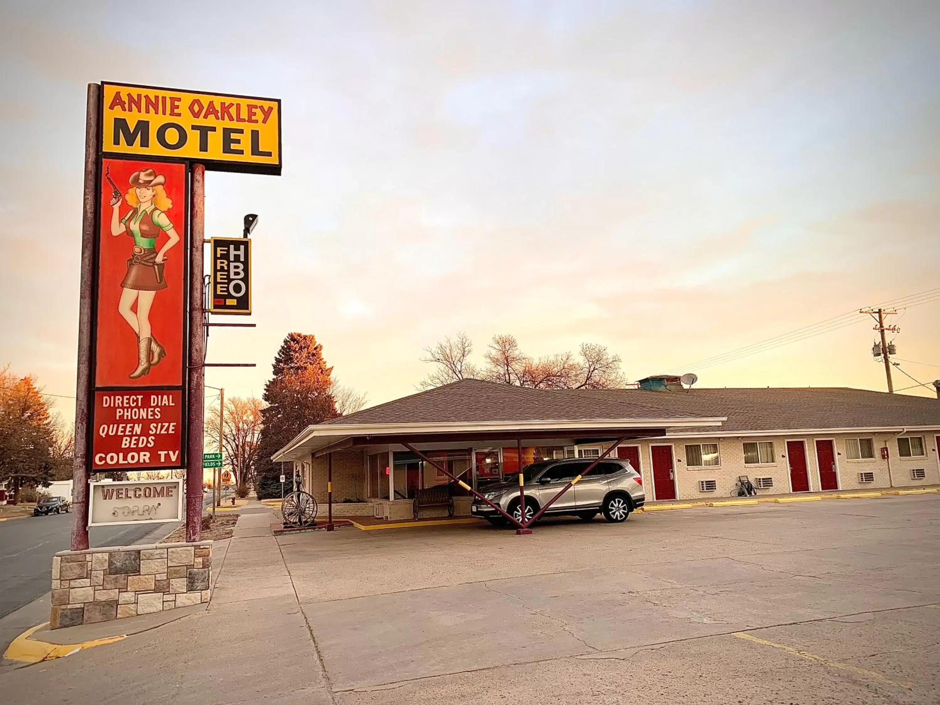 Property Building in Annie Oakley Motel Oakley