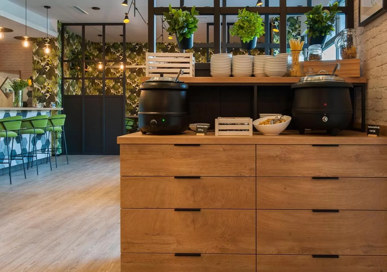 Restaurant/places to eat in Urban Ring Hotel