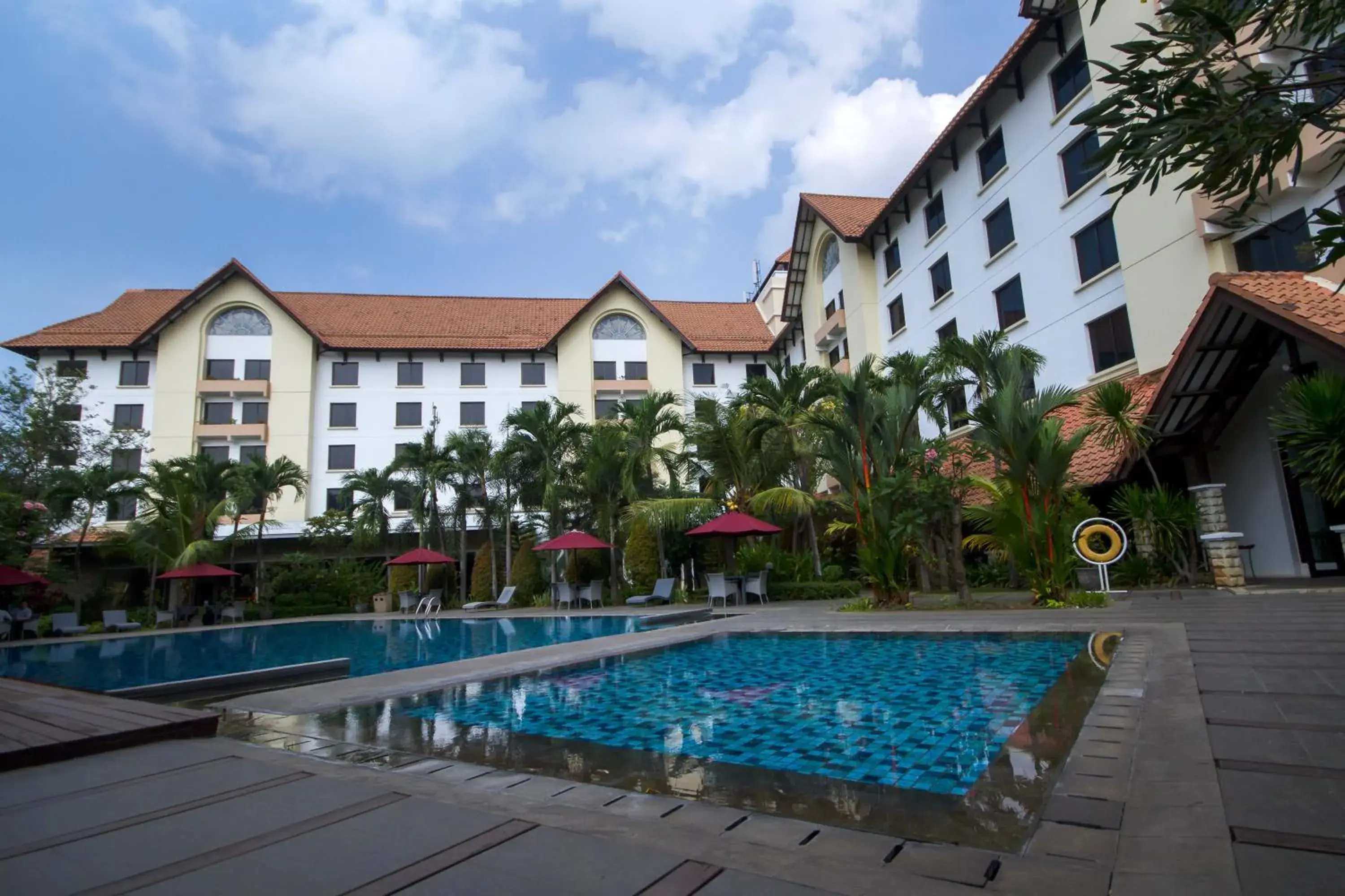 Swimming Pool in Hotel Santika Cirebon