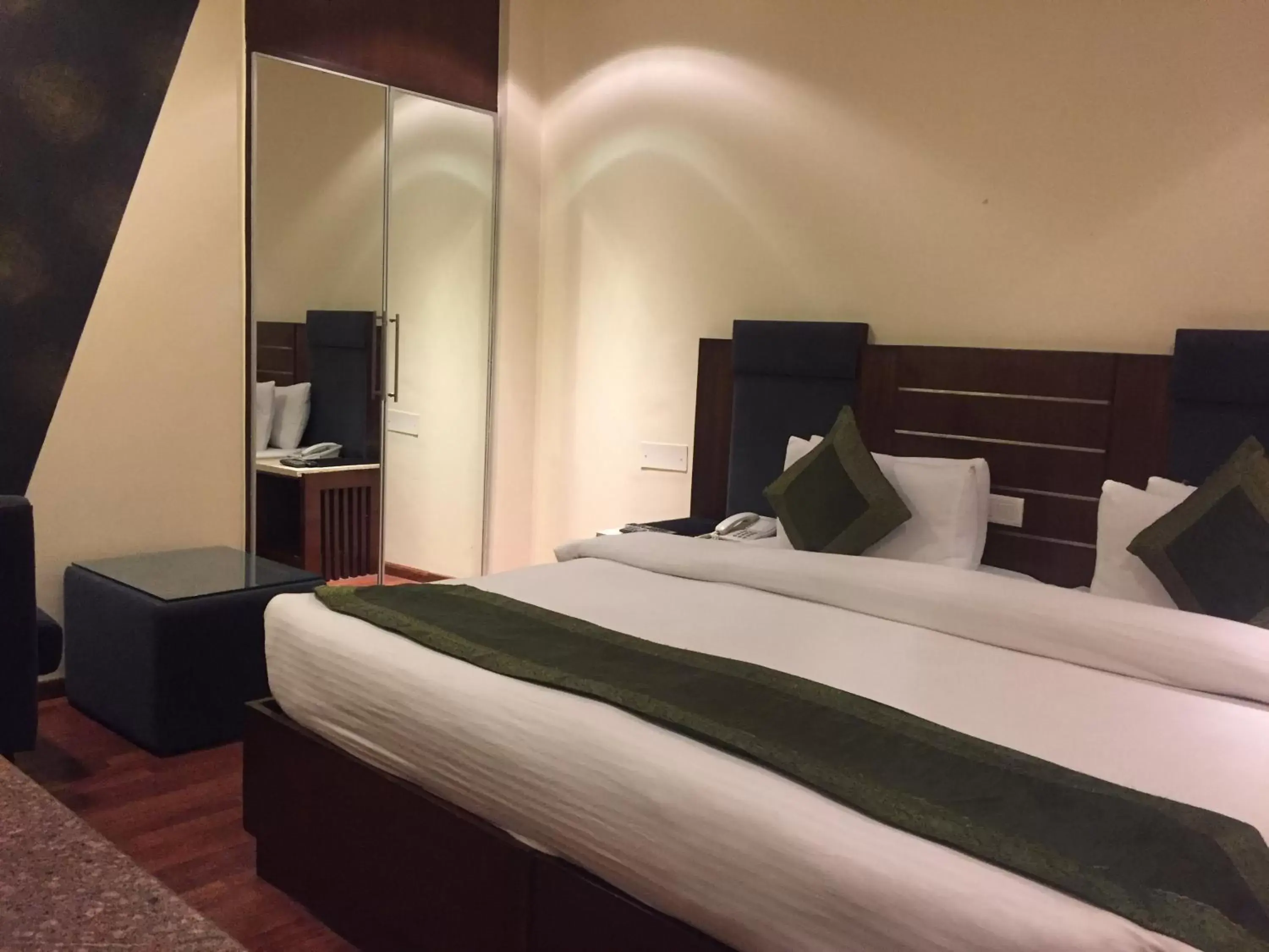 Photo of the whole room, Bed in Hotel Aura