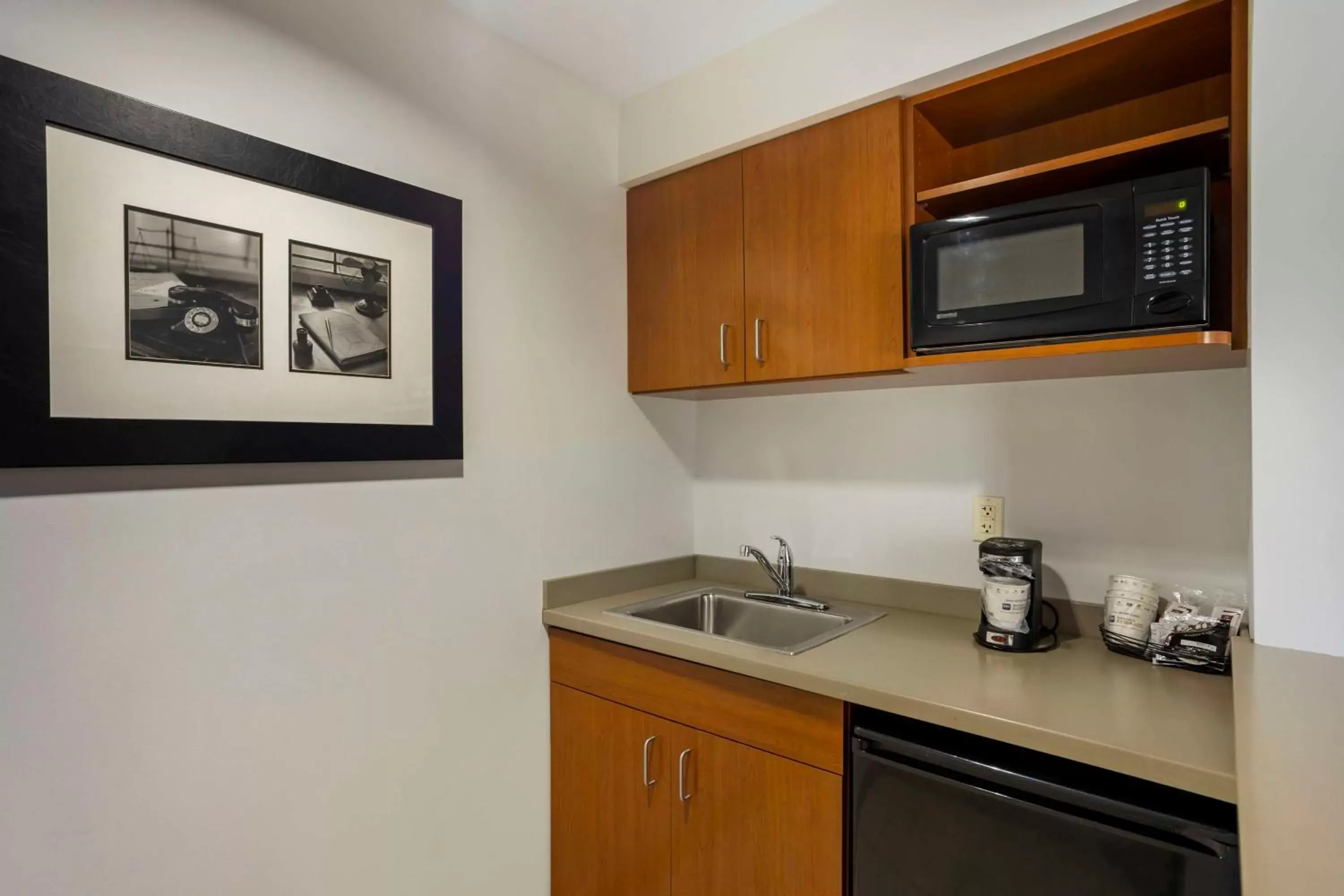 Bedroom, Kitchen/Kitchenette in Best Western DuBois Hotel