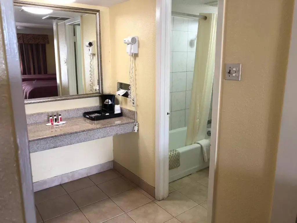 Bathroom in Days Inn by Wyndham Gainesville