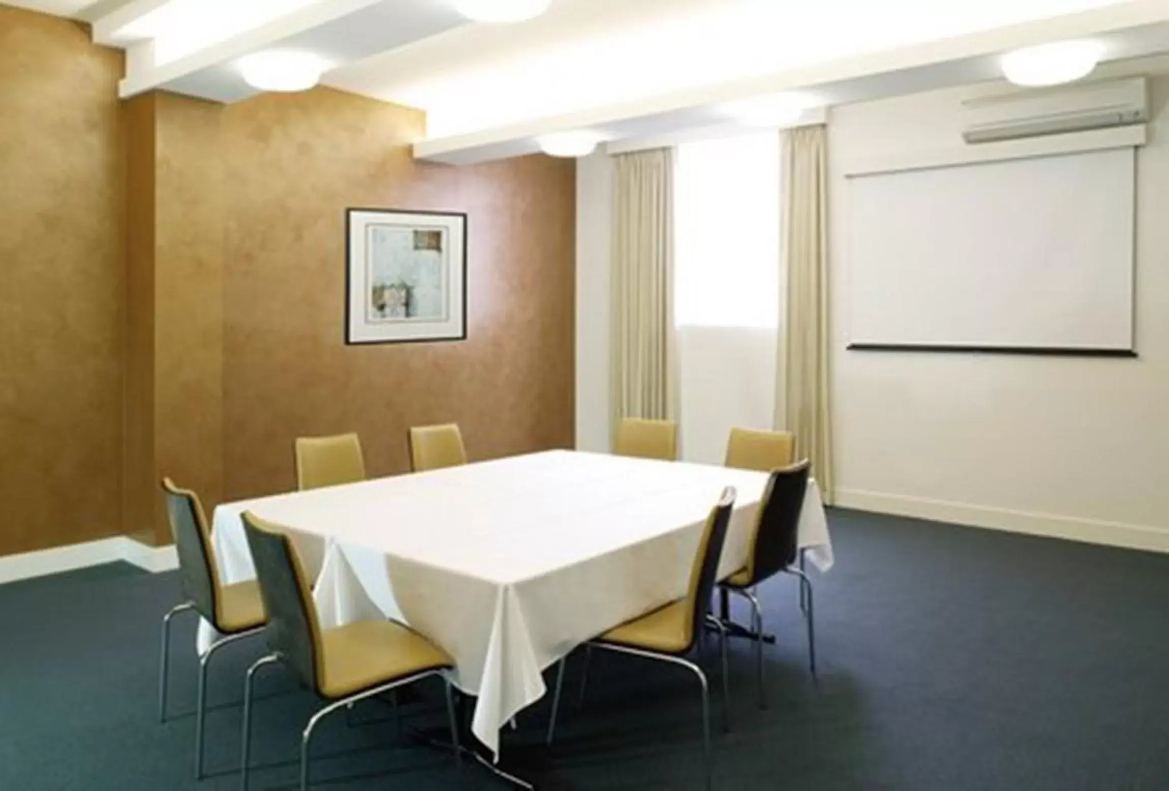Business facilities, Dining Area in BEST WESTERN PLUS Travel Inn