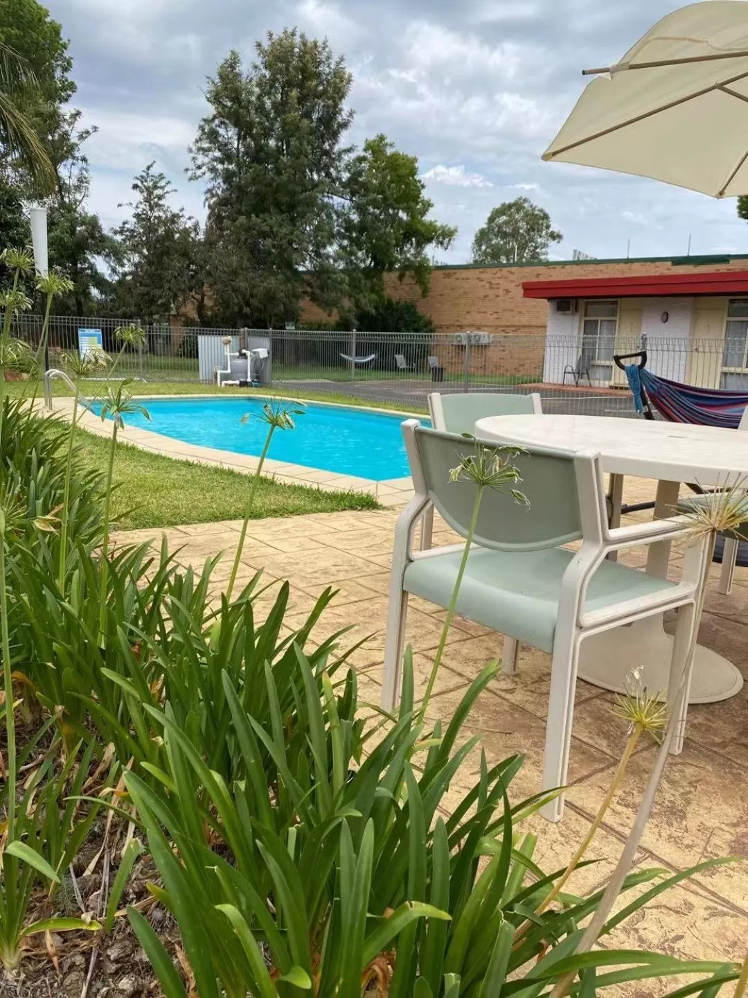 Swimming pool in Apollo Motel Parkes