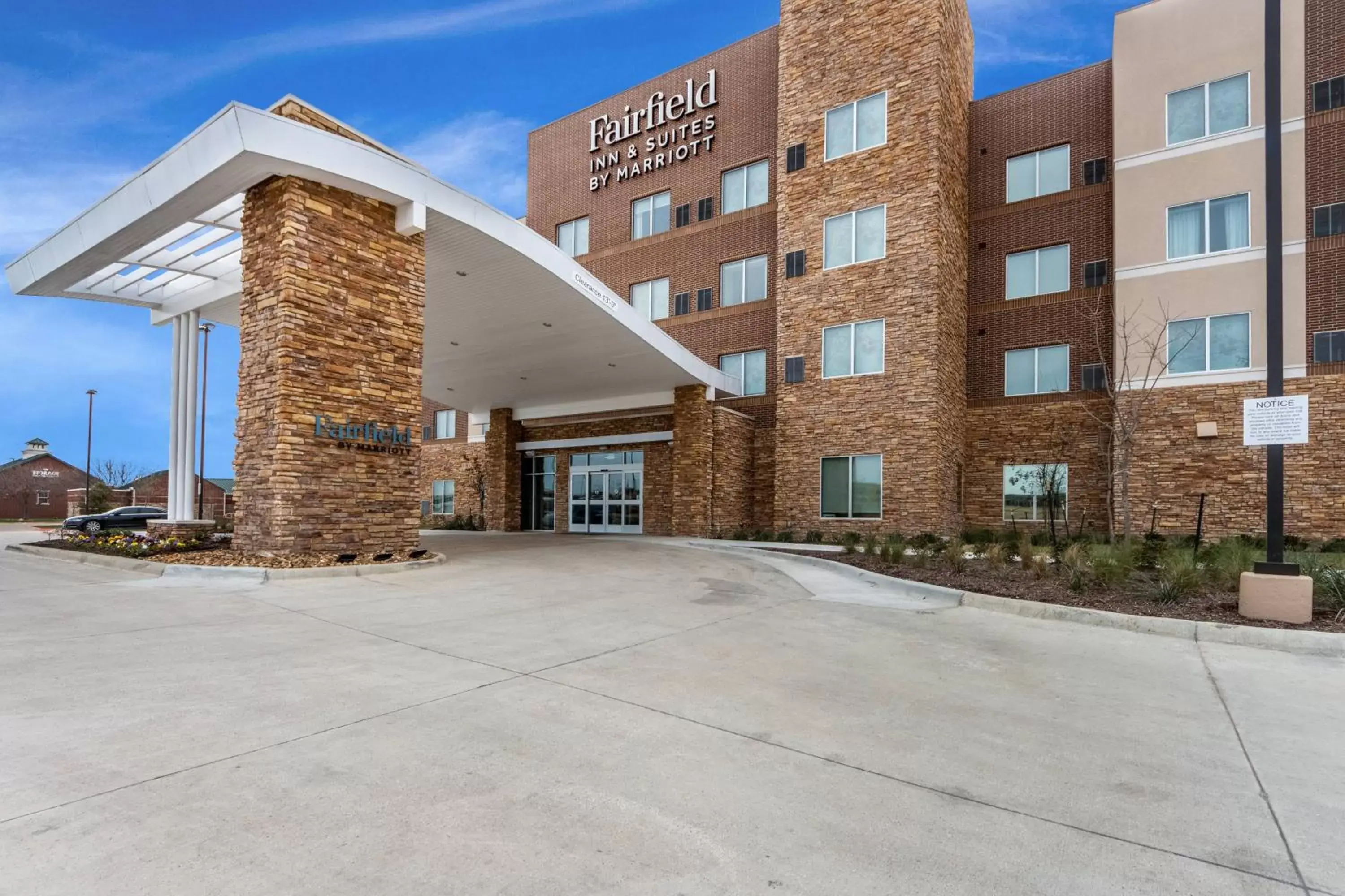 Property Building in Fairfield Inn & Suites by Marriott Dallas DFW Airport North Coppell Grapevine