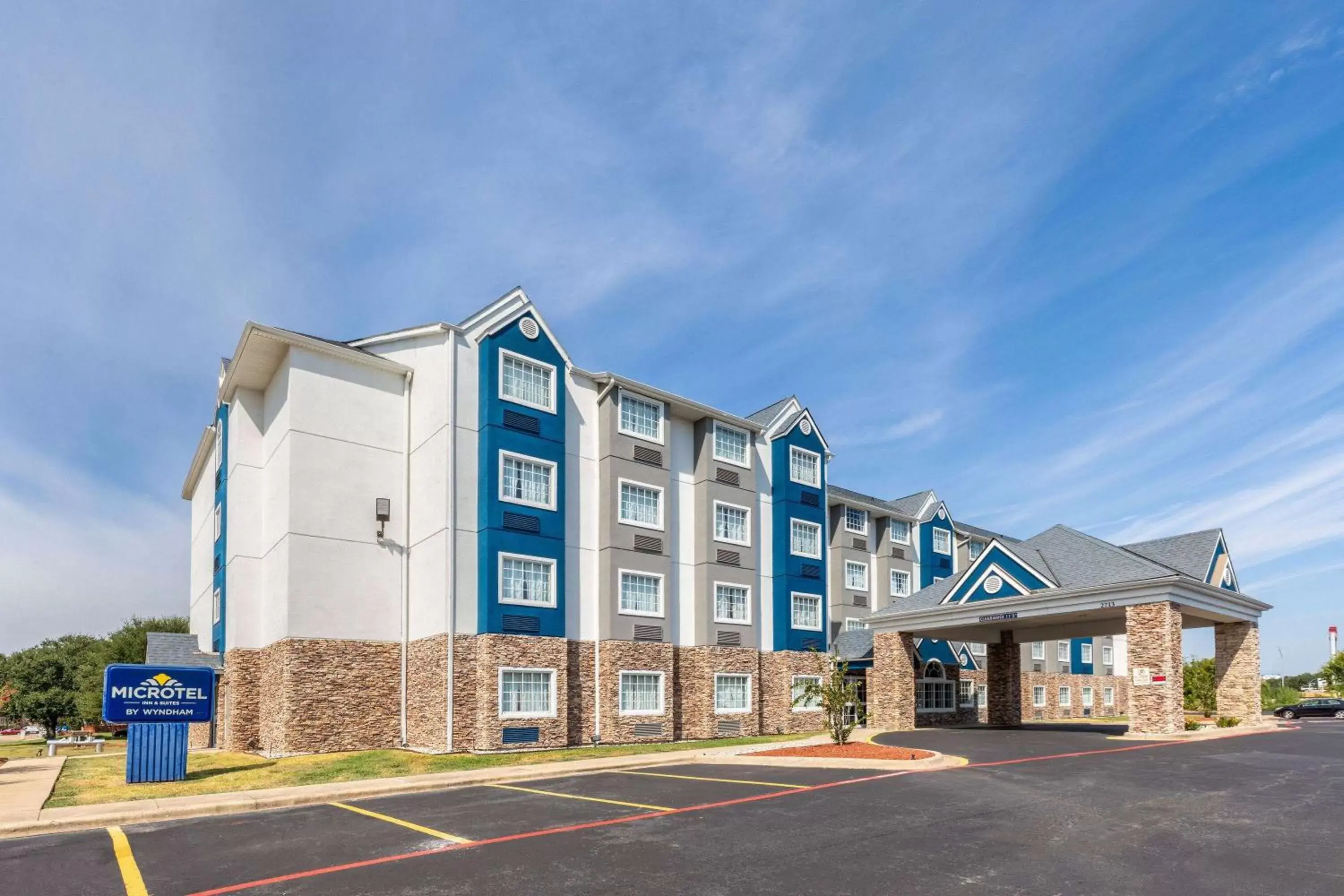 Property building in Microtel Inn & Suites by Wyndham Bossier City Property building in Microtel Inn & Suites by Wyndham Bossier City