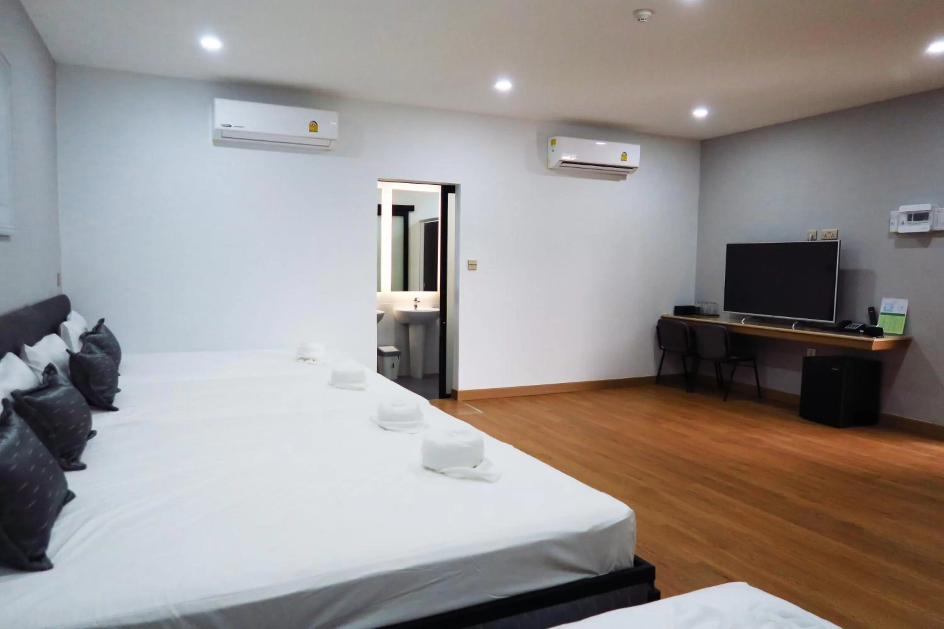 Photo of the whole room, Bed in The Mira Hotel Chiang Rai