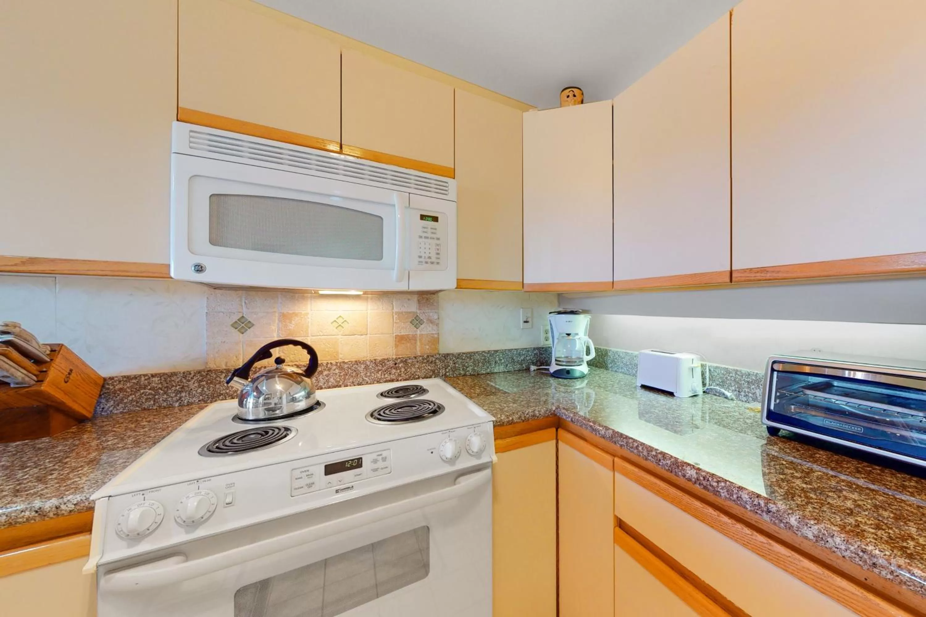 Kitchen/Kitchenette in Maui Kamaole