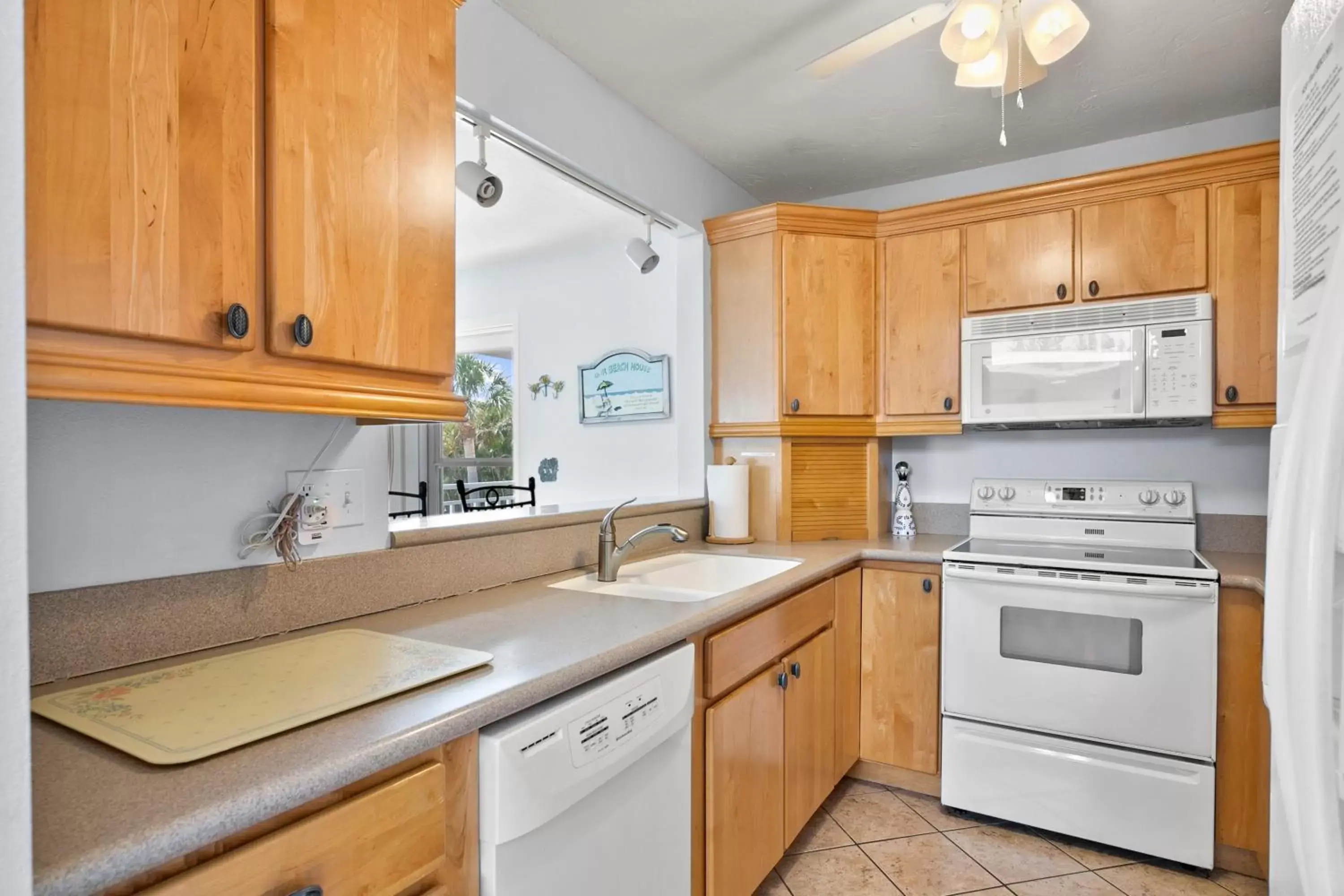 Kitchen/Kitchenette in The Ringling Beach House