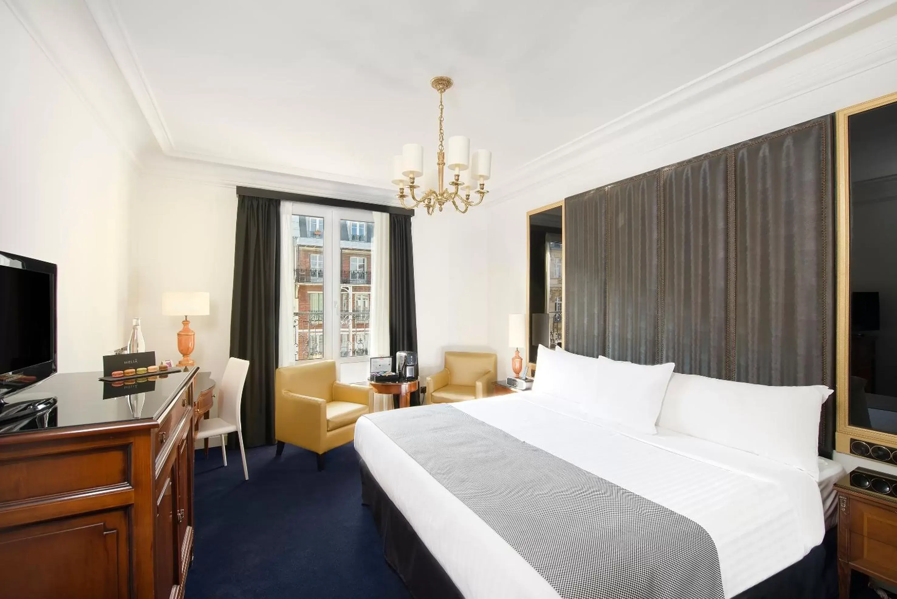Bedroom, Bed in Melia Paris Champs Elysees