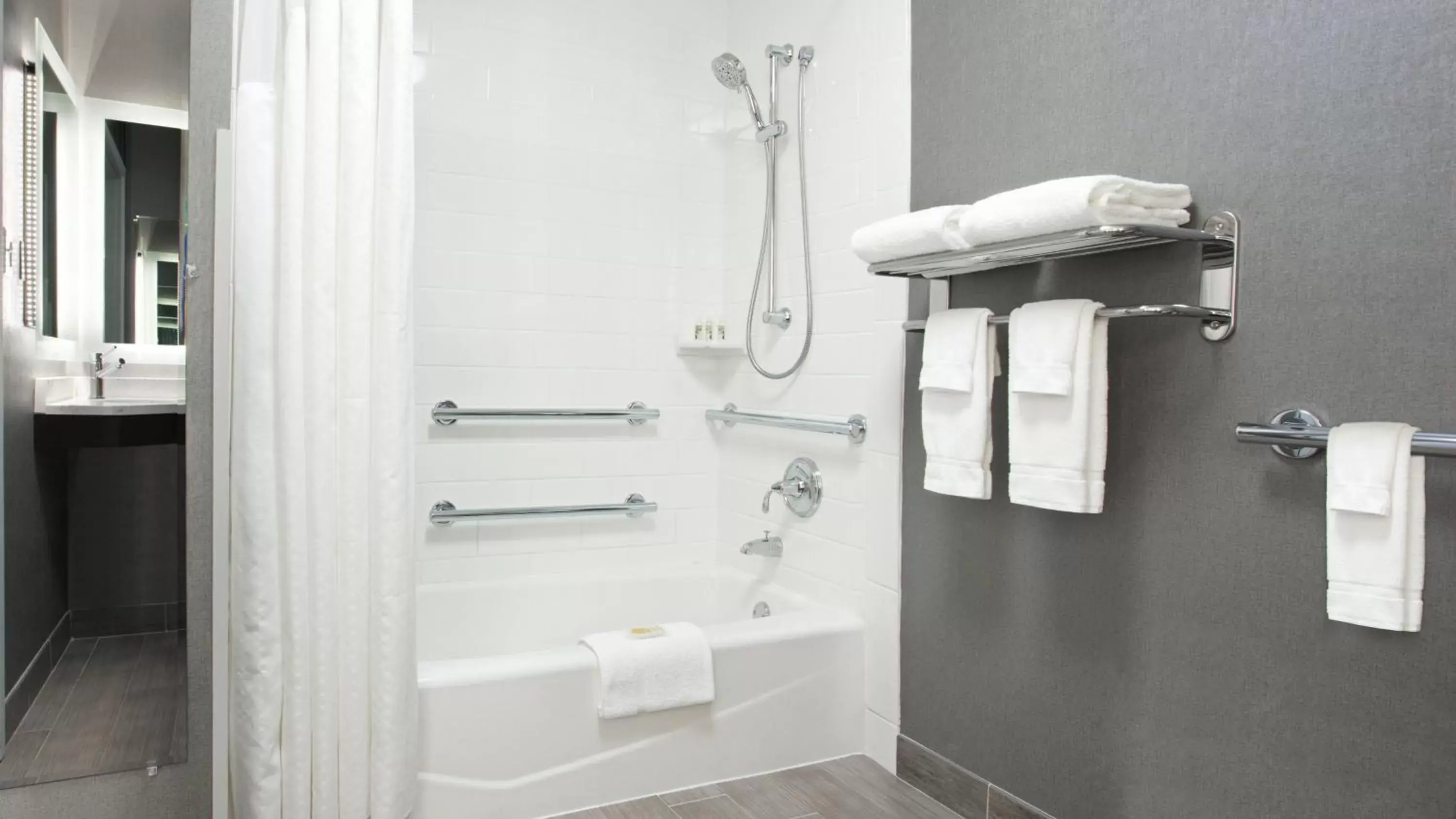 Bathroom in Holiday Inn Weirton-Steubenville Area