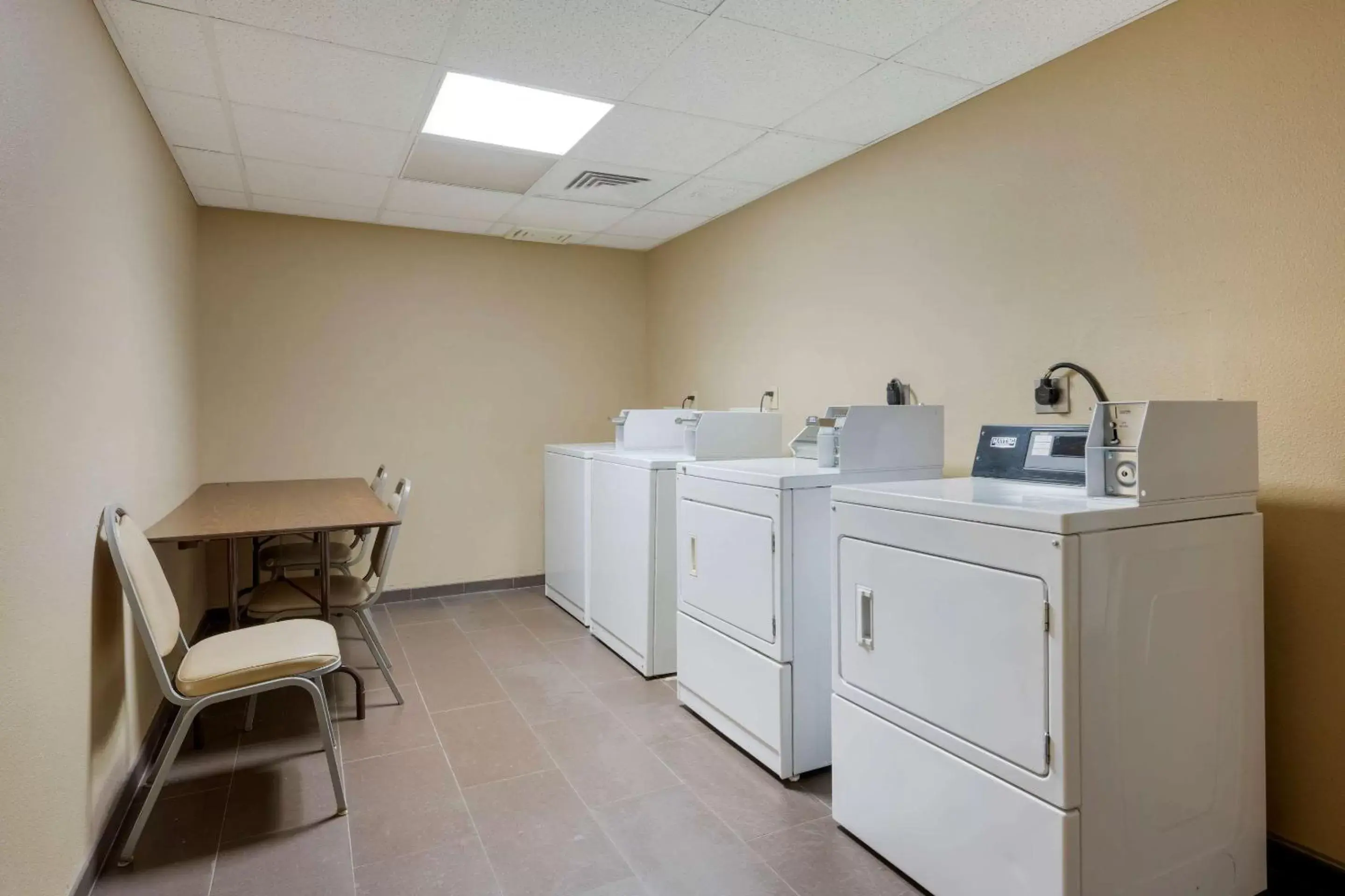 laundry, Kitchen/Kitchenette in Comfort Inn Camp Verde I-17