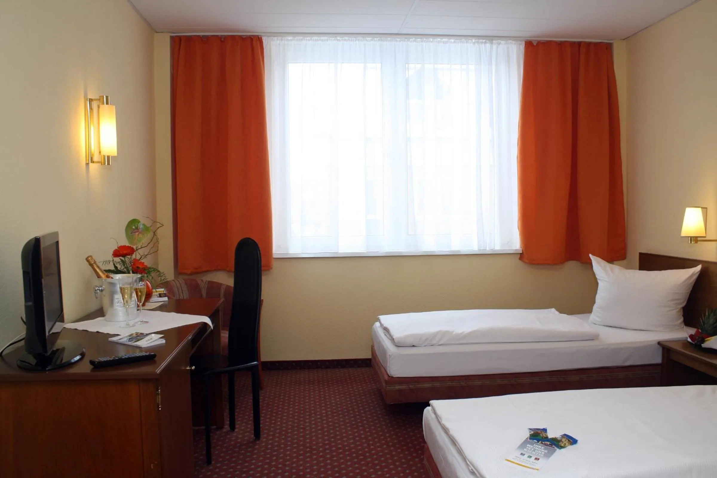 Photo of the whole room, Bed in Quick Hotel Dresden West