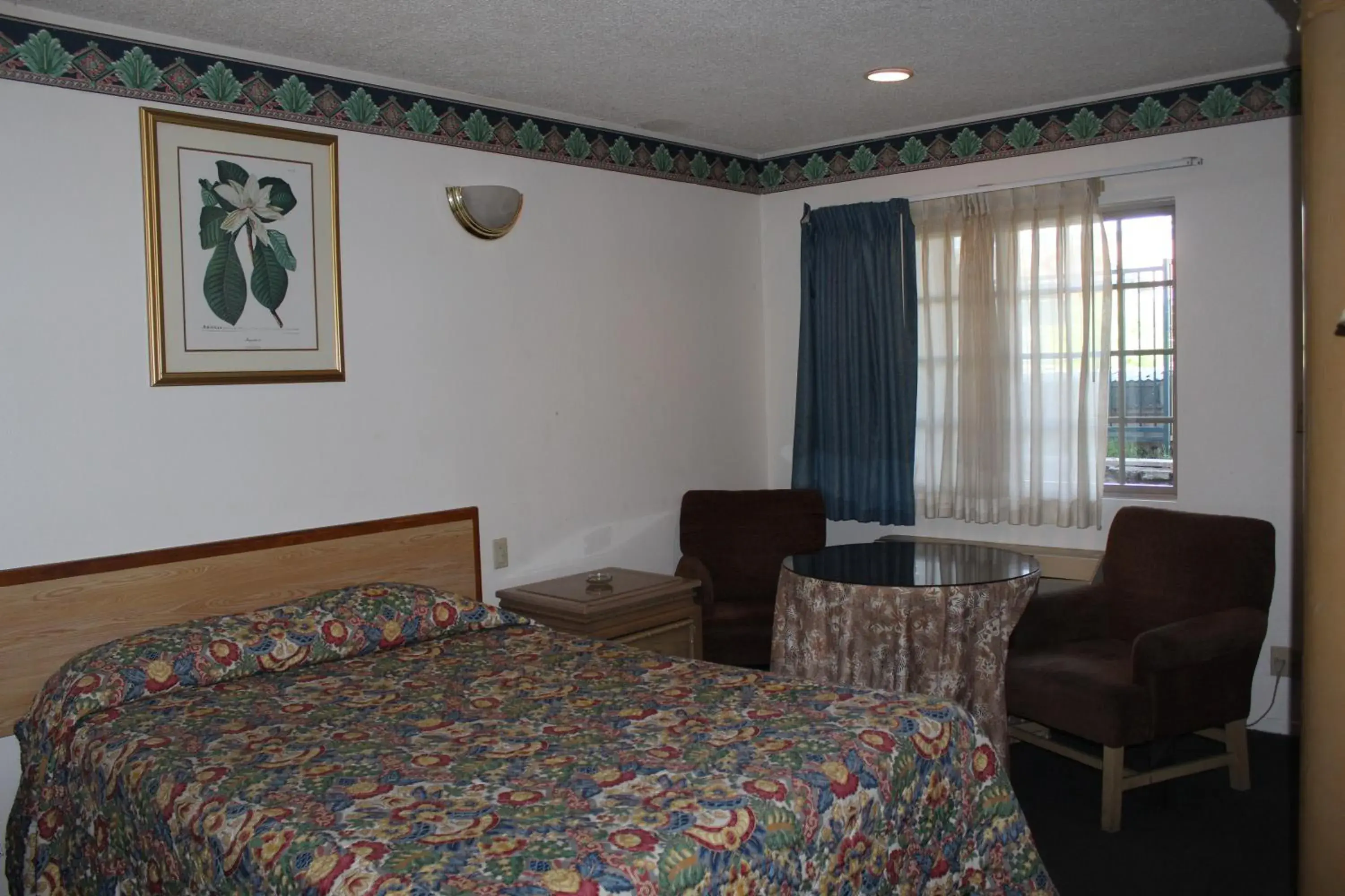 Photo of the whole room, Bed in Best Whittier Inn