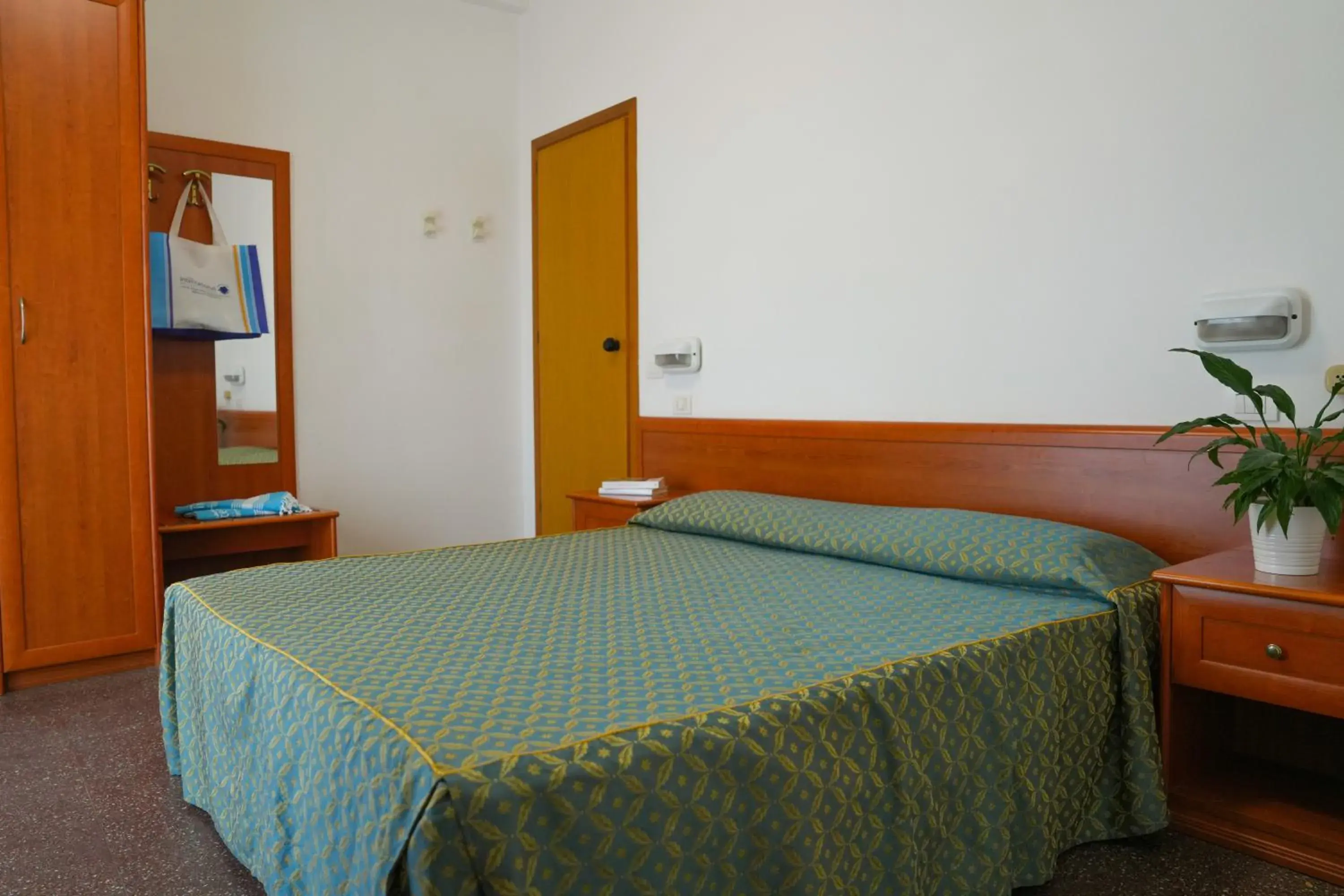 Bedroom, Bed in Hotel International