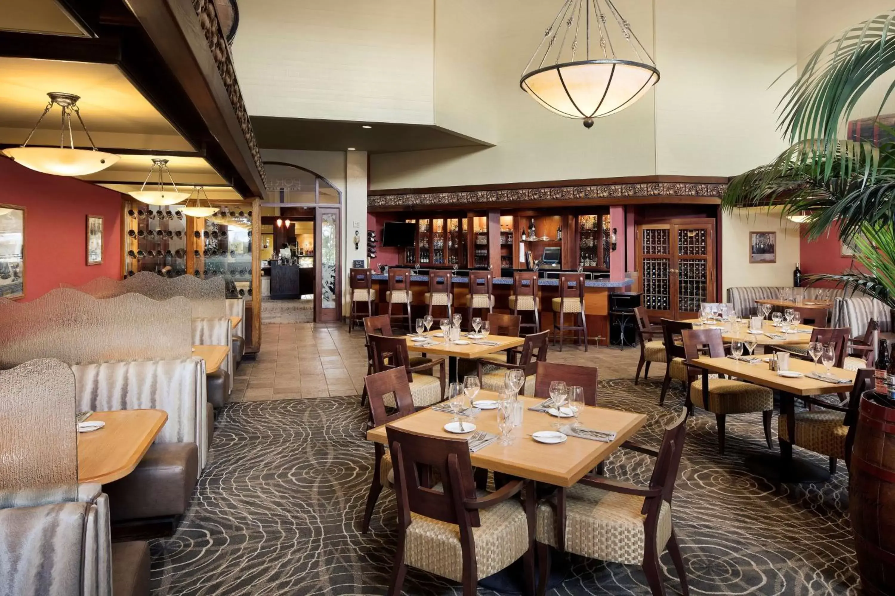 Lounge or bar, Restaurant/Places to Eat in DoubleTree by Hilton Ontario Airport