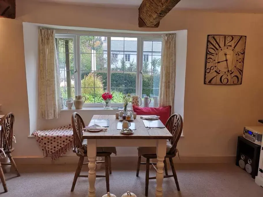 Dining area in Steps Farmhouse B&B