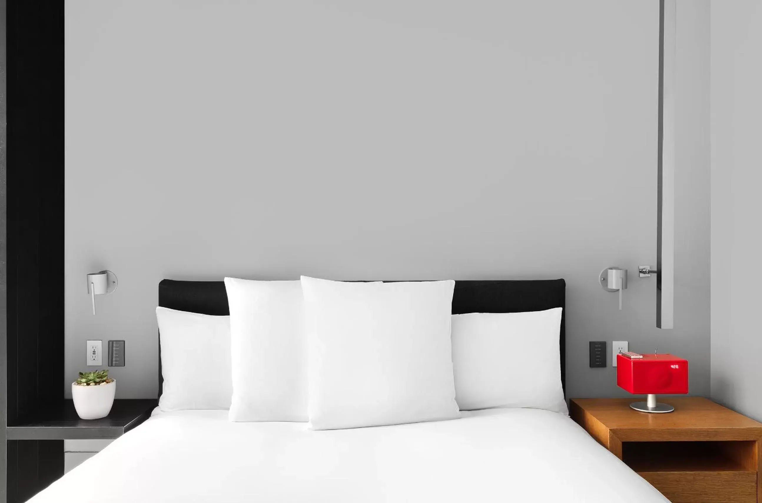 Bed, Room Photo in Andaz 5th Avenue-a concept by Hyatt
