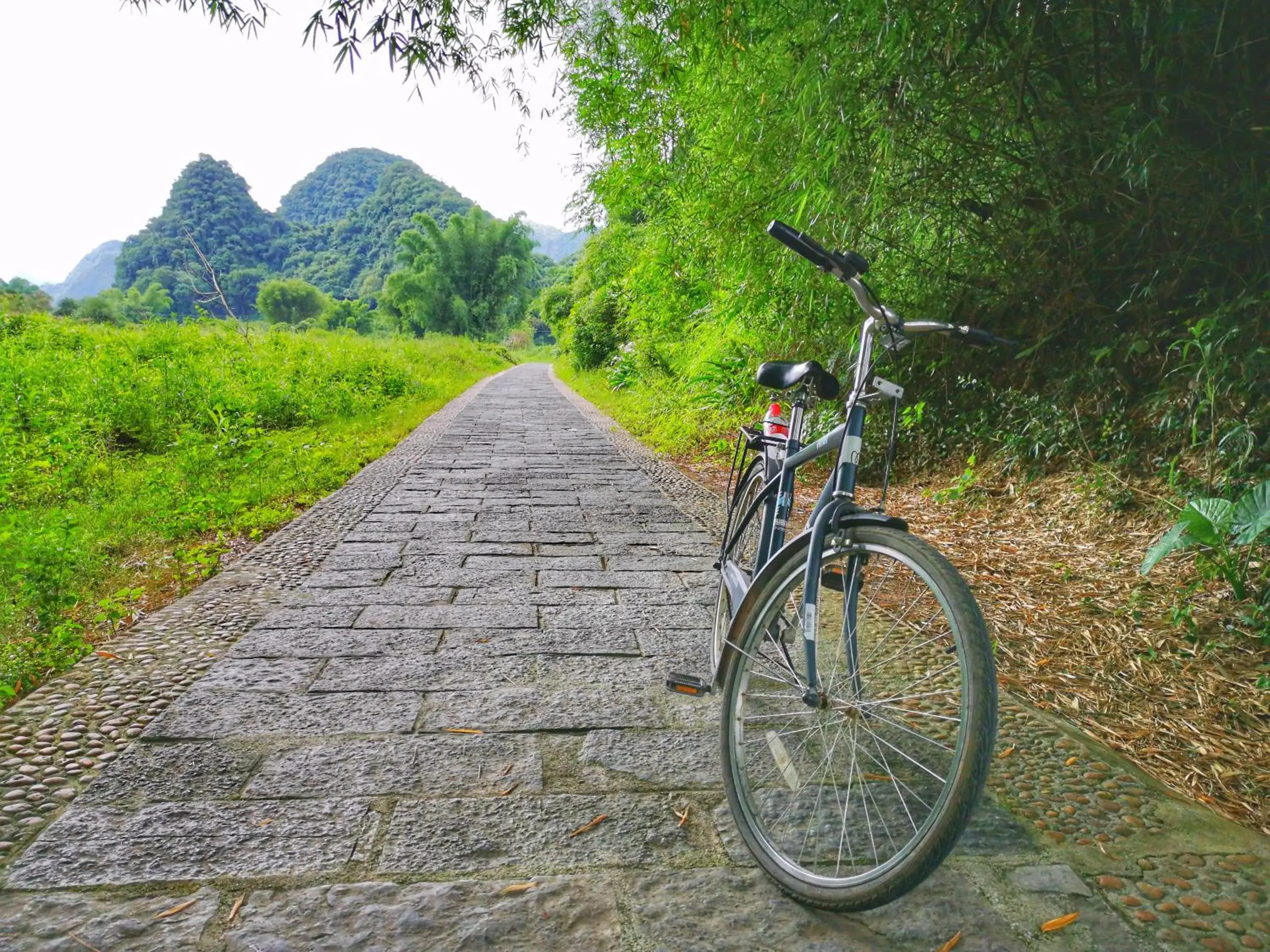 Hiking, Biking in Yangshuo Moondance Hotel